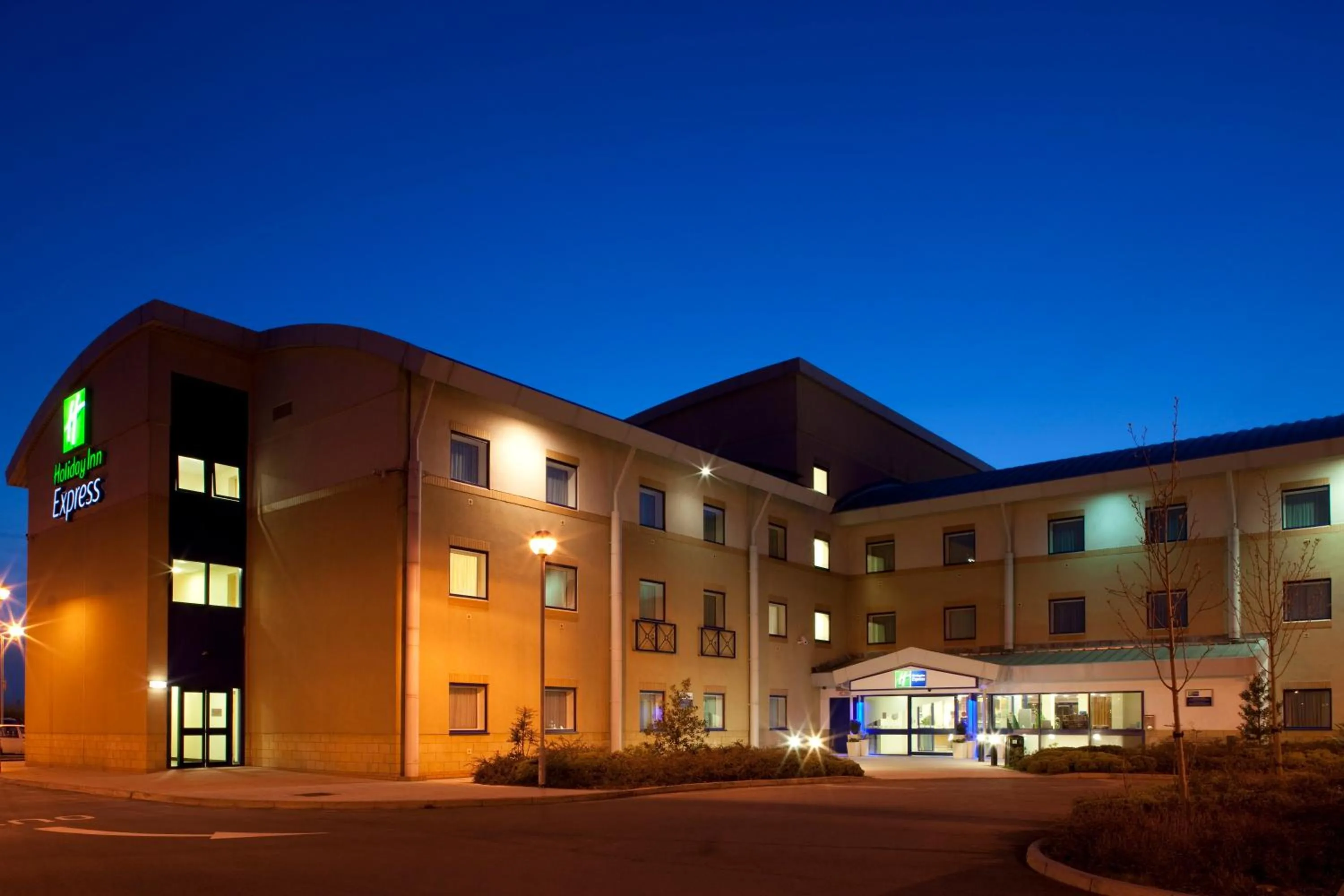 Property Building in Holiday Inn Express Cardiff Airport