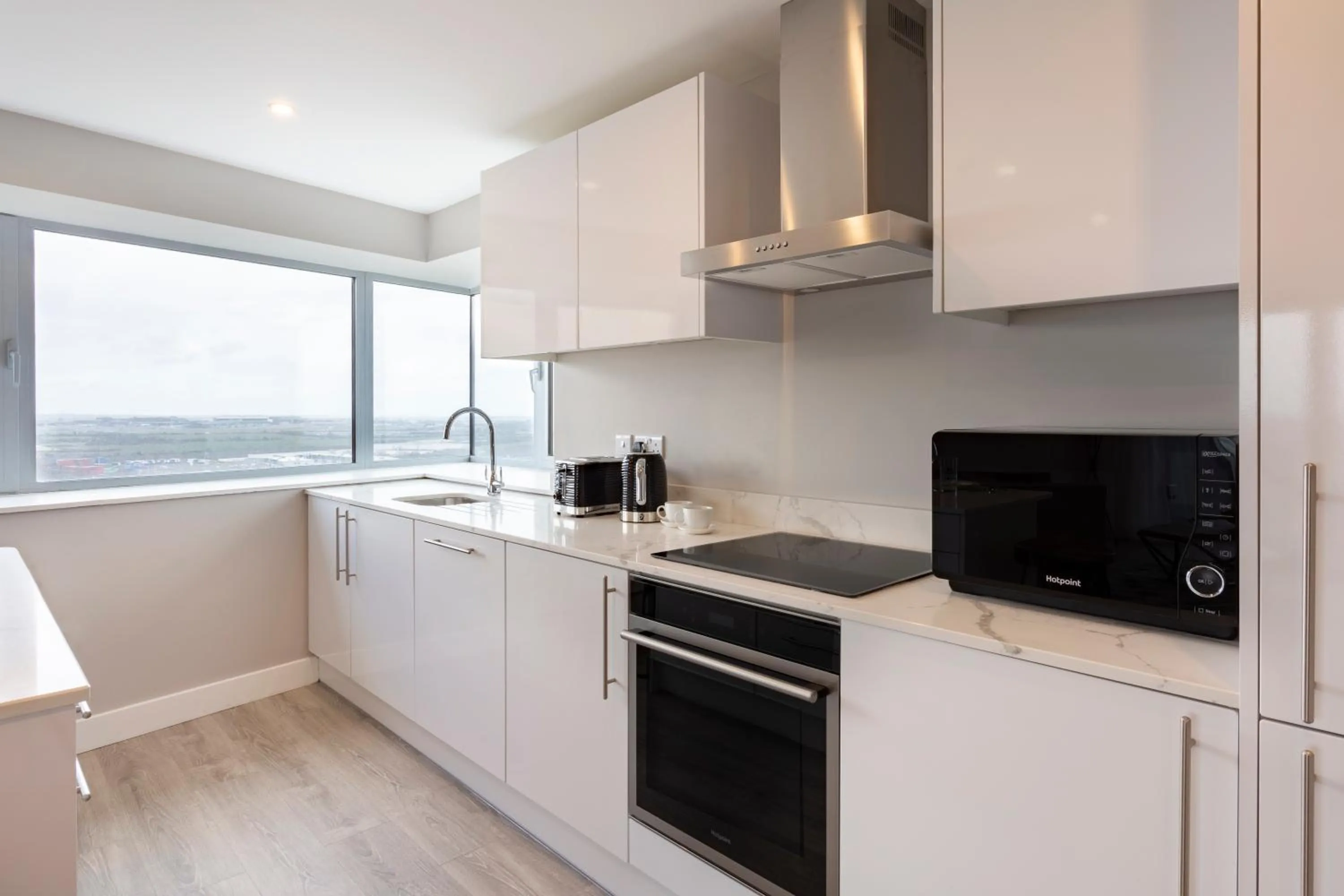 Kitchen or kitchenette in Metro Hotel Dublin Airport