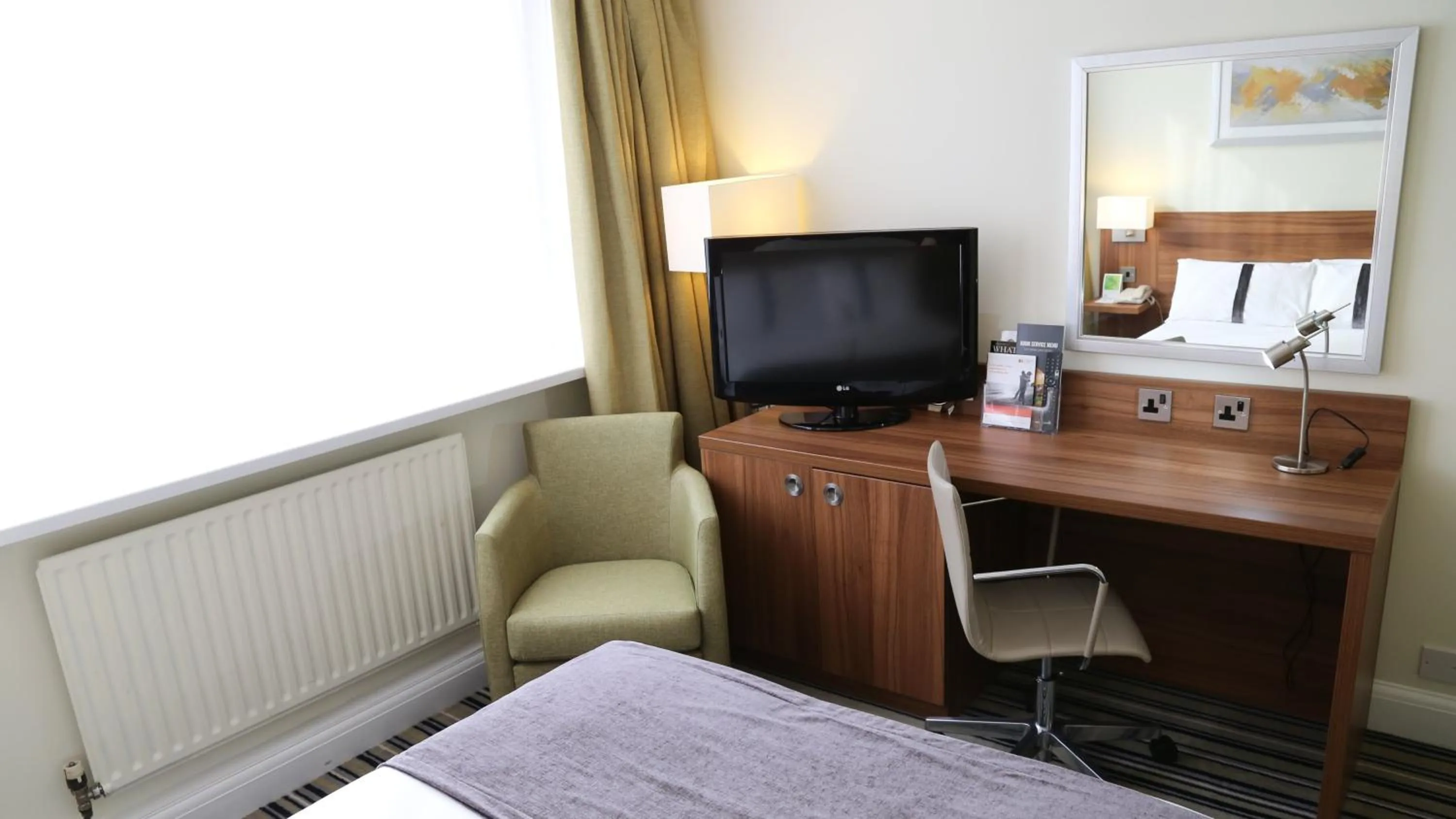 Photo of the whole room in Holiday Inn Runcorn M56 Junction 12 by IHG