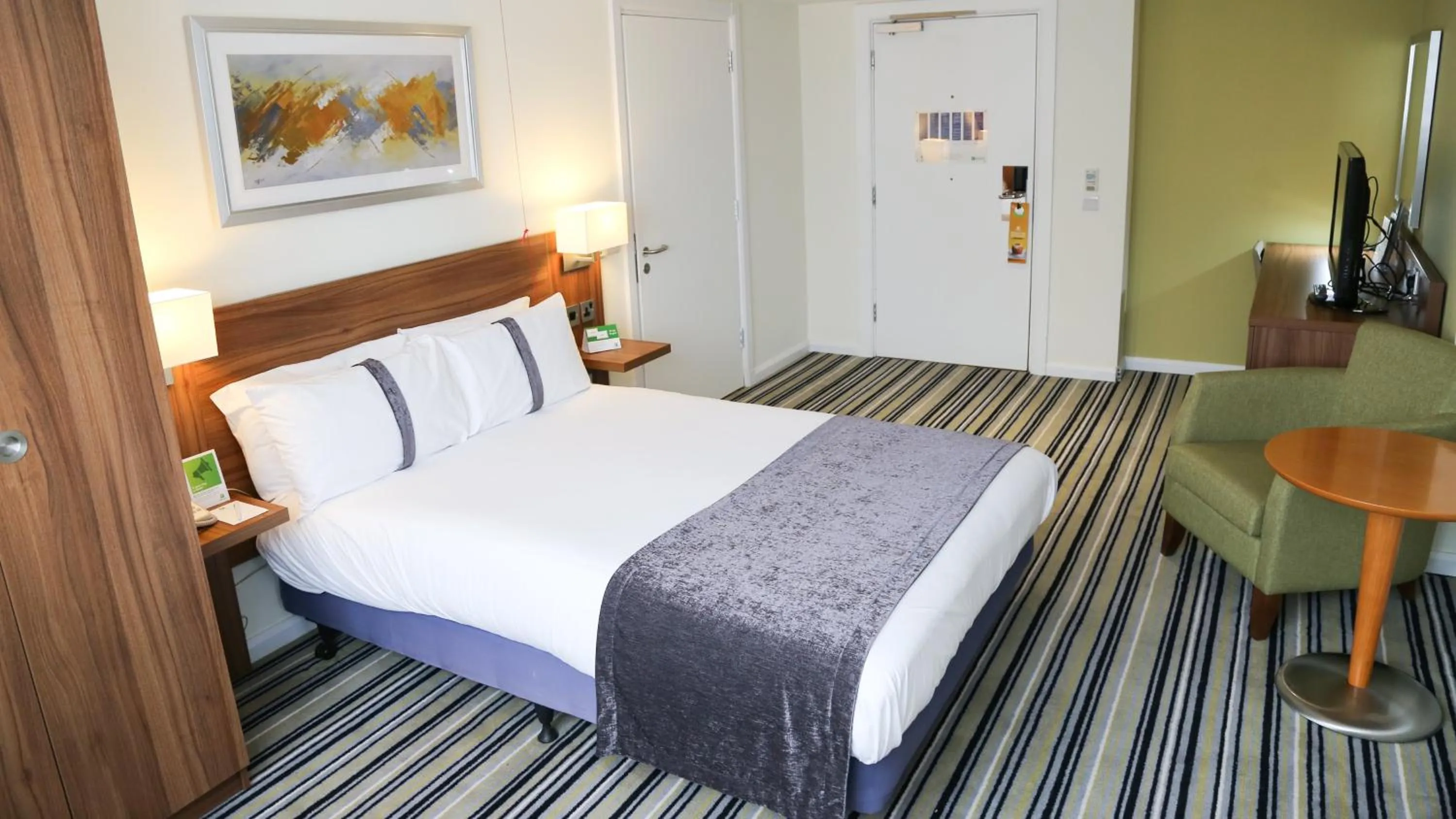 Photo of the whole room, Bed in Holiday Inn Runcorn M56 Junction 12 by IHG