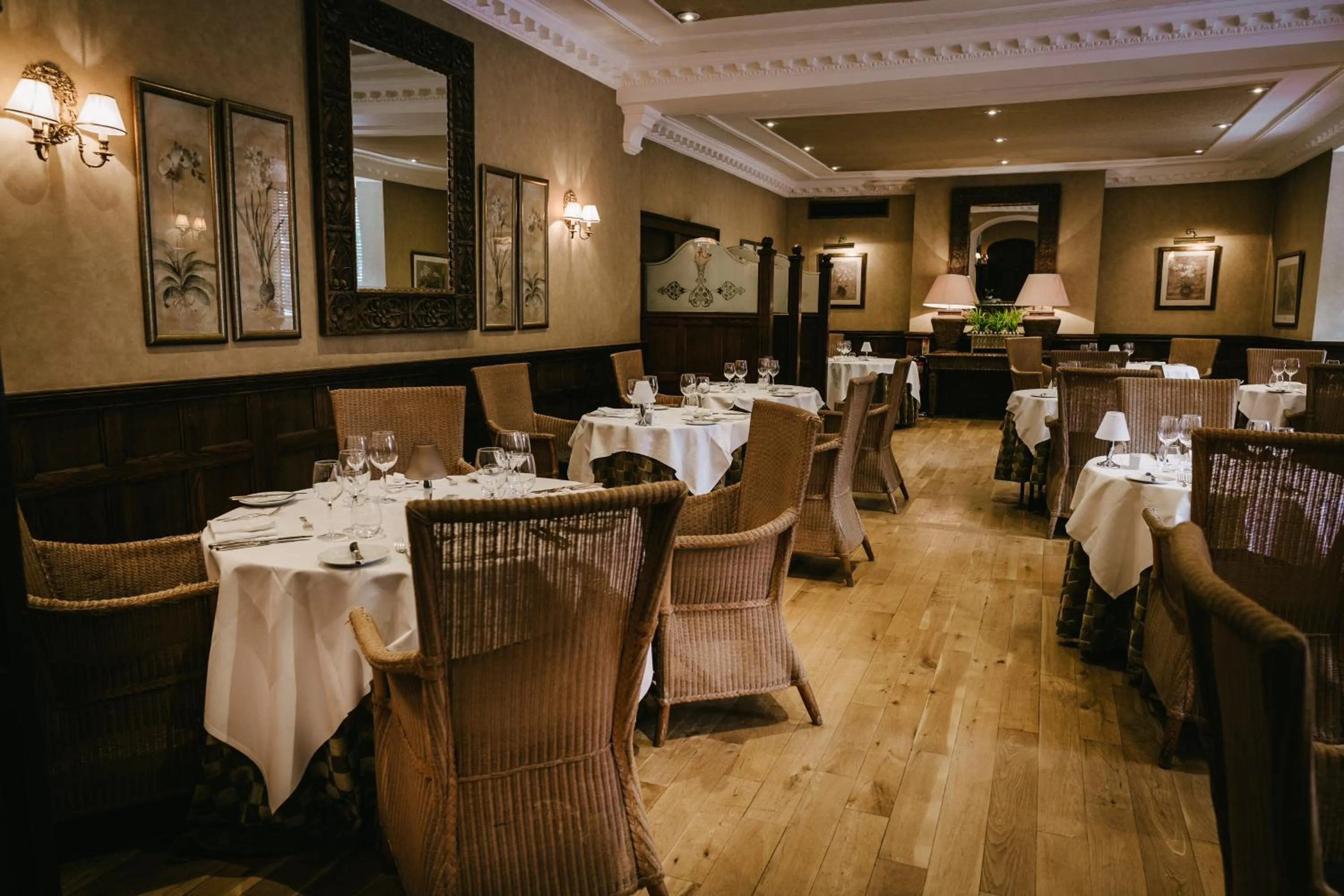 Restaurant/places to eat in Rowton Hall Hotel and Spa
