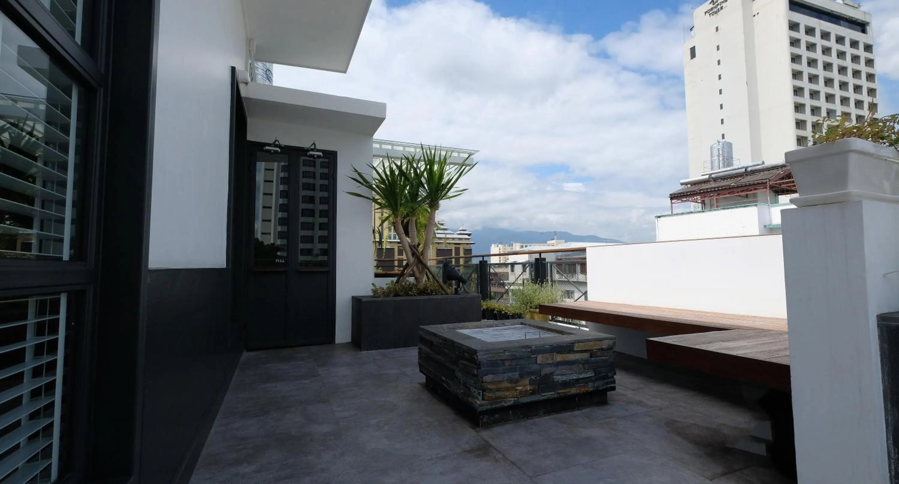 BBQ facilities in Iron32 Hotel