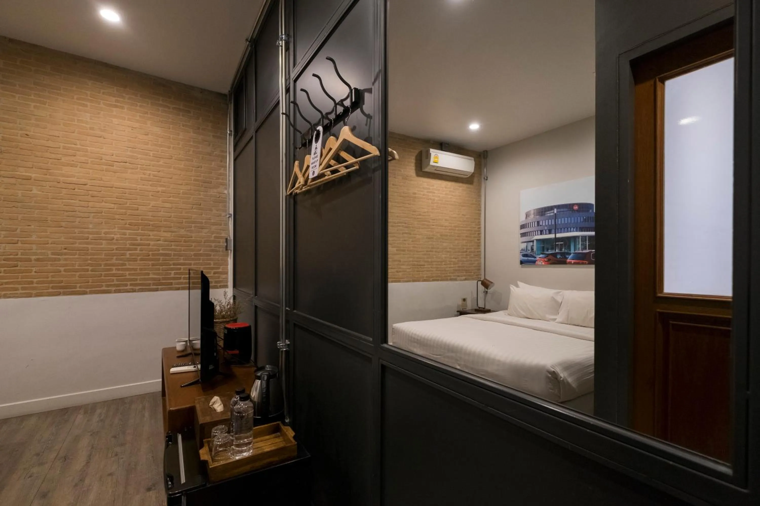 Bedroom, Bed in Iron32 Hotel