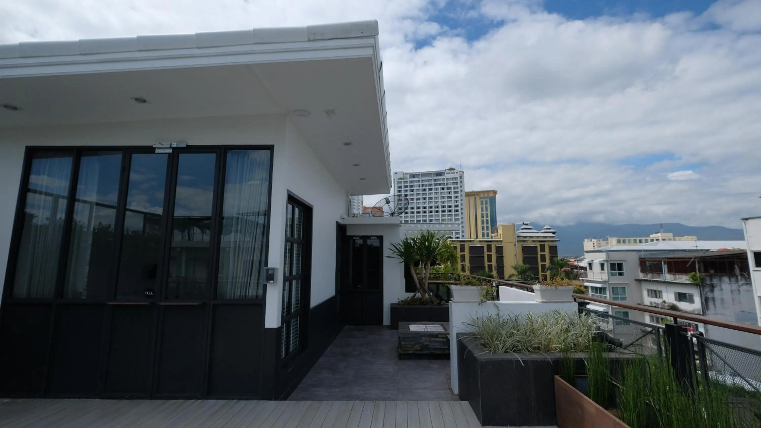 Balcony/Terrace in Iron32 Hotel