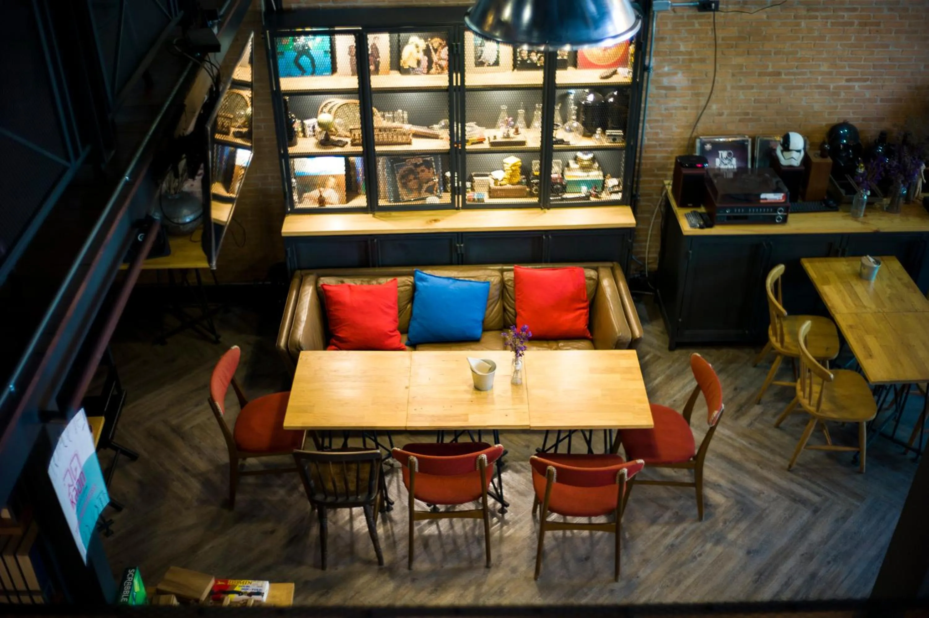 Restaurant/places to eat in Iron32 Hotel