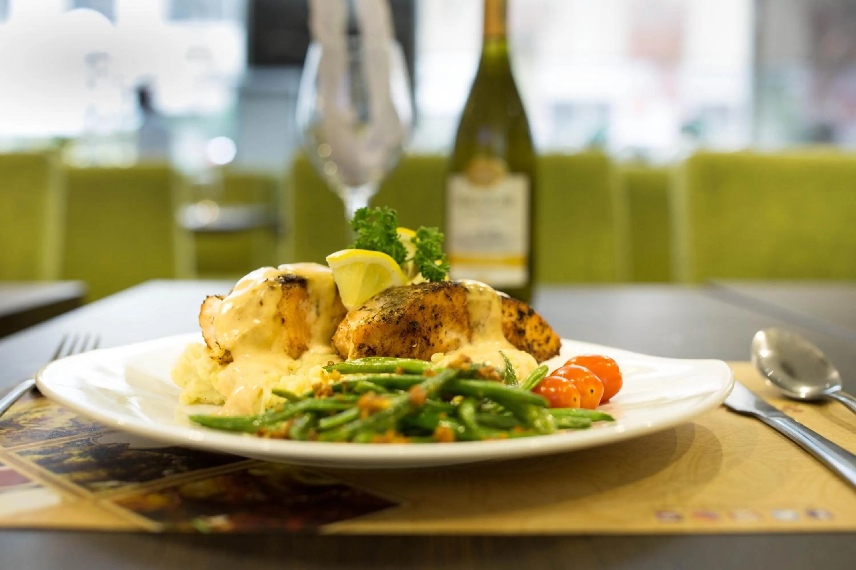 Restaurant/places to eat in Valero Grand Suites by Swiss-Belhotel