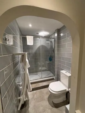 Shower in The Clifton