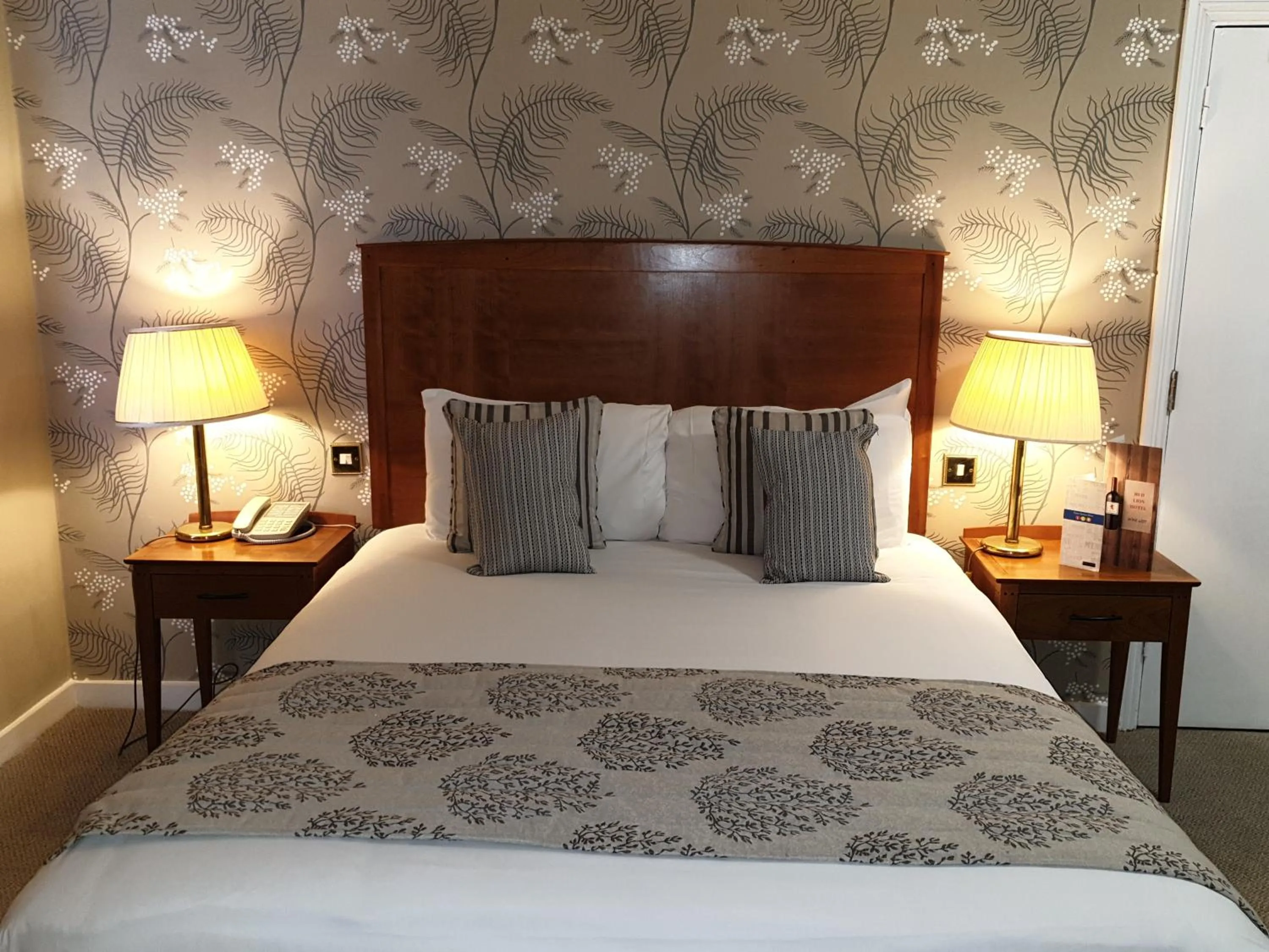 Bed in Red Lion Hotel