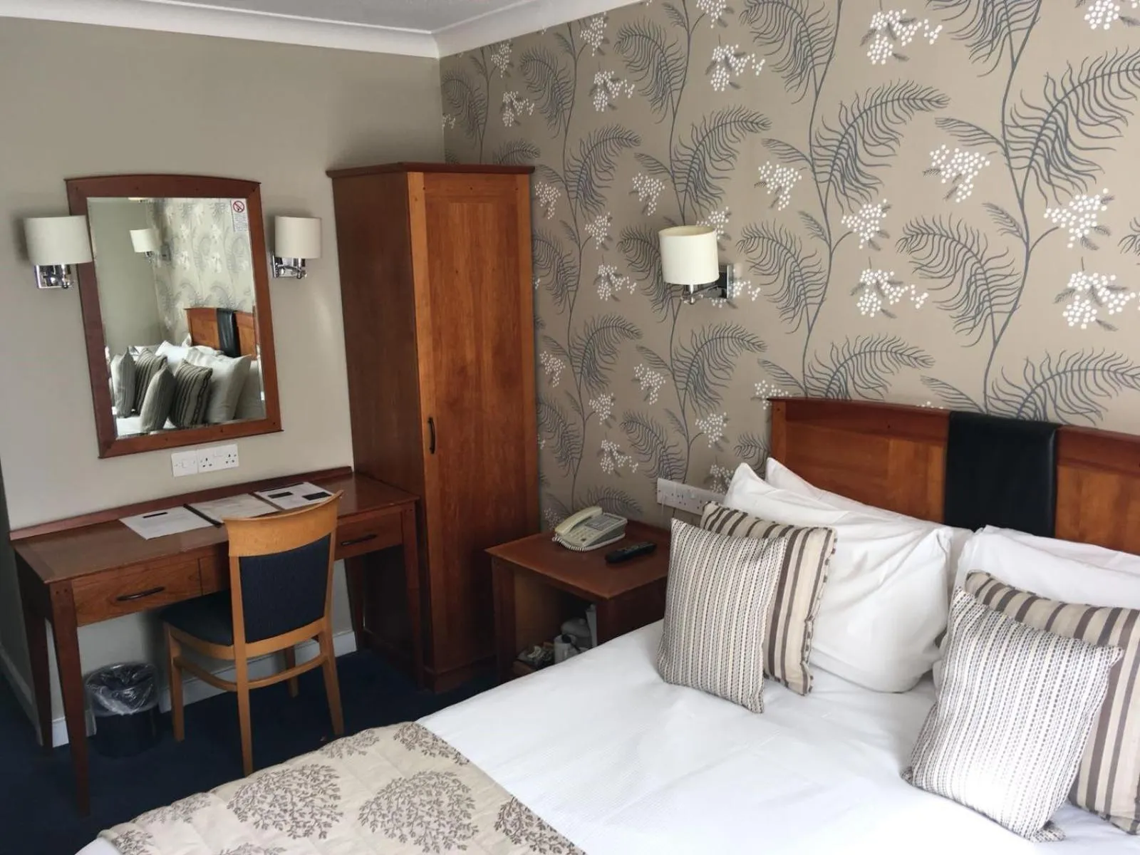 Bed in Red Lion Hotel