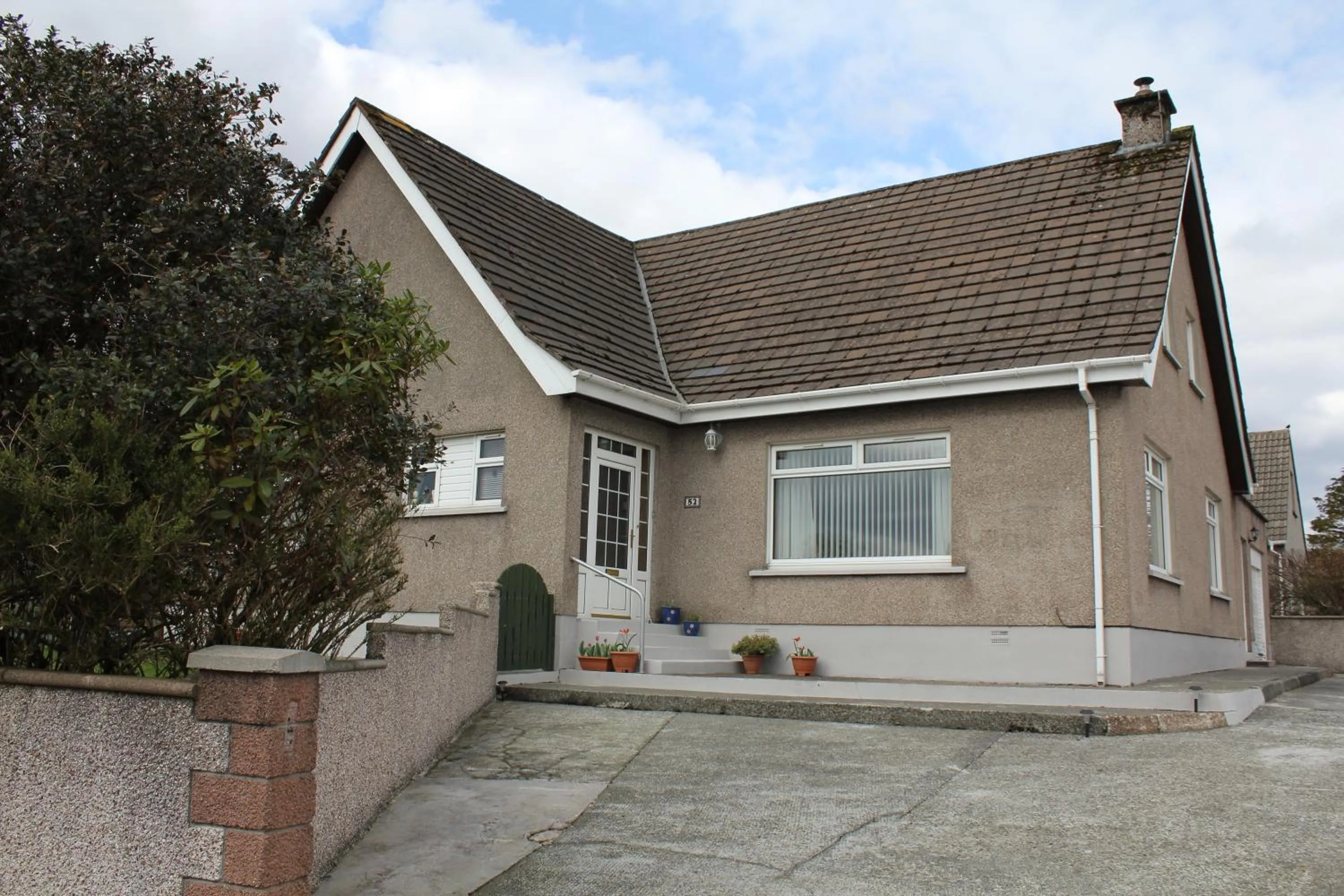 Facade/entrance in Manor House