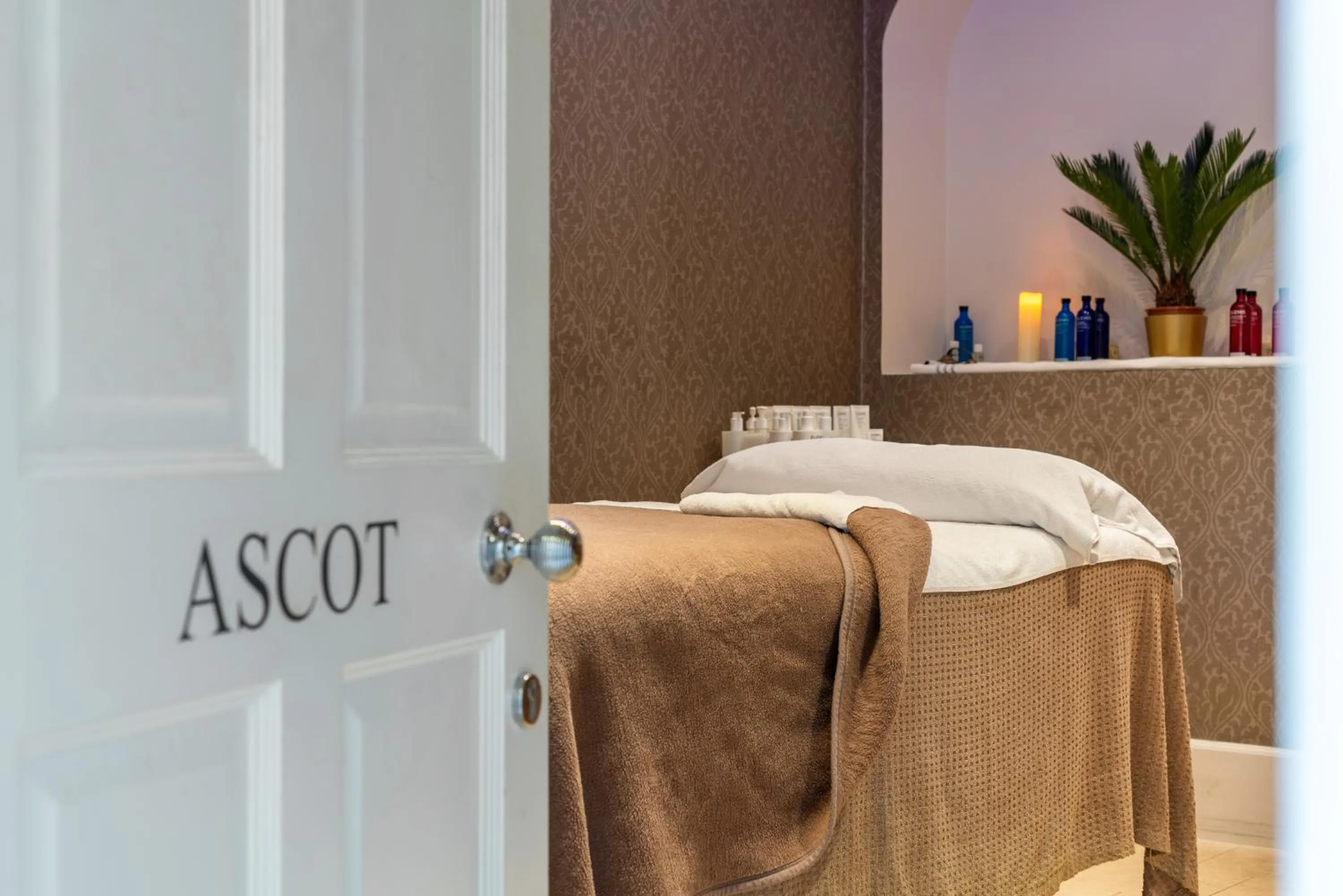 Bed in Rushton Hall Hotel and Spa