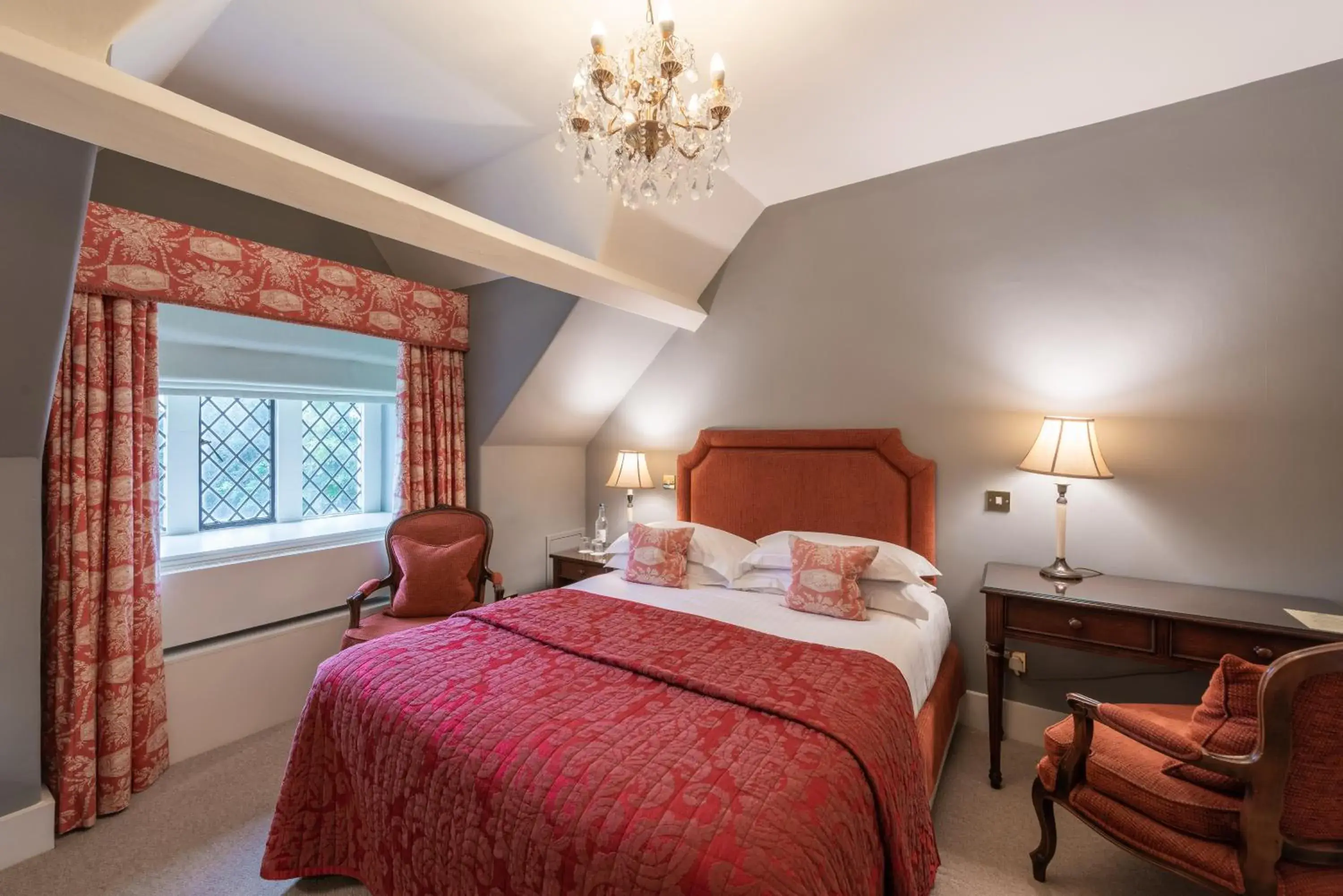 Classic Double Room in Rushton Hall Hotel and Spa Classic Double Room in Rushton Hall Hotel and Spa