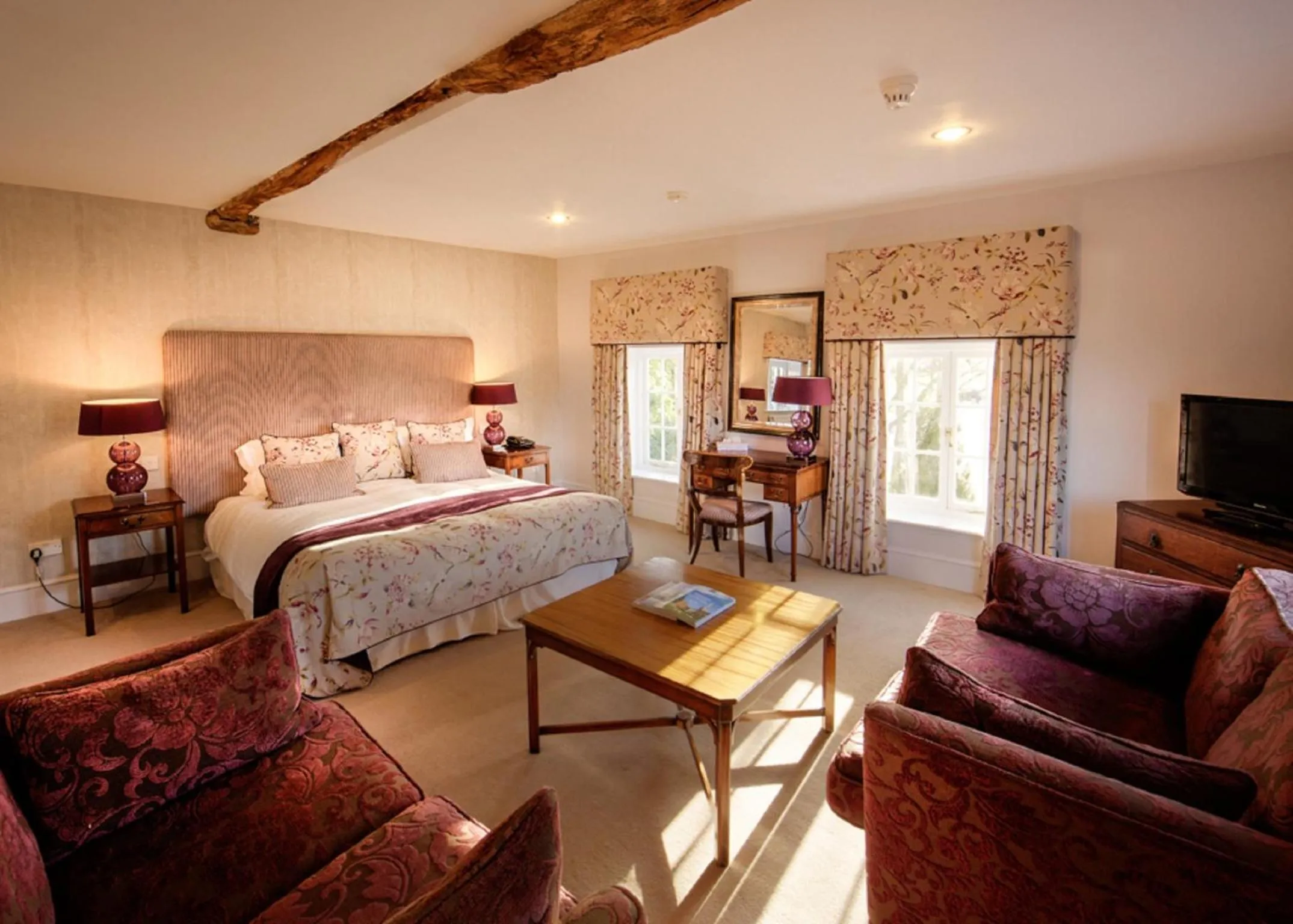Photo of the whole room, Bed in Hintlesham Hall Hotel