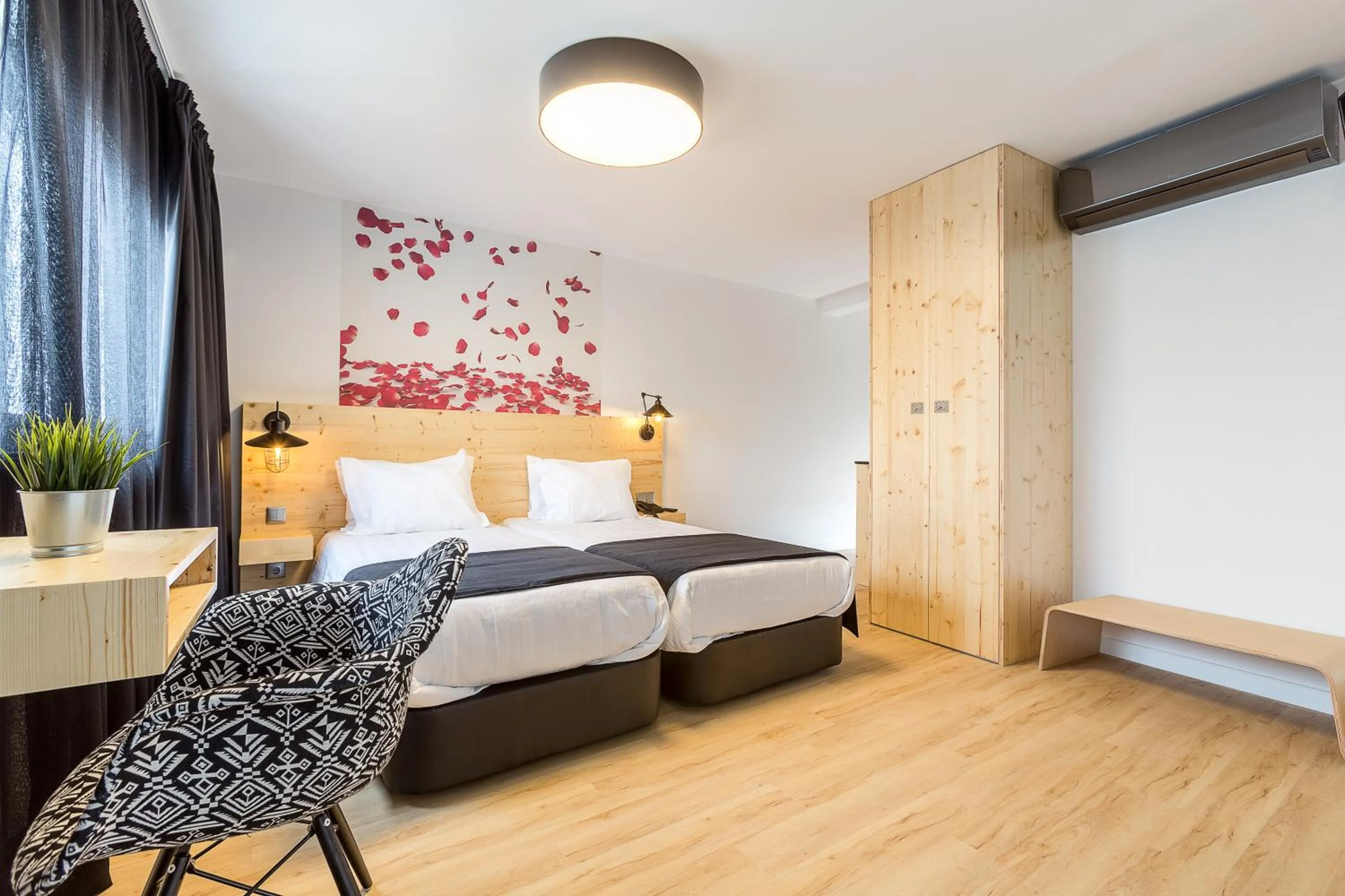 Decorative detail, Bed in Hotel Santa Isabel