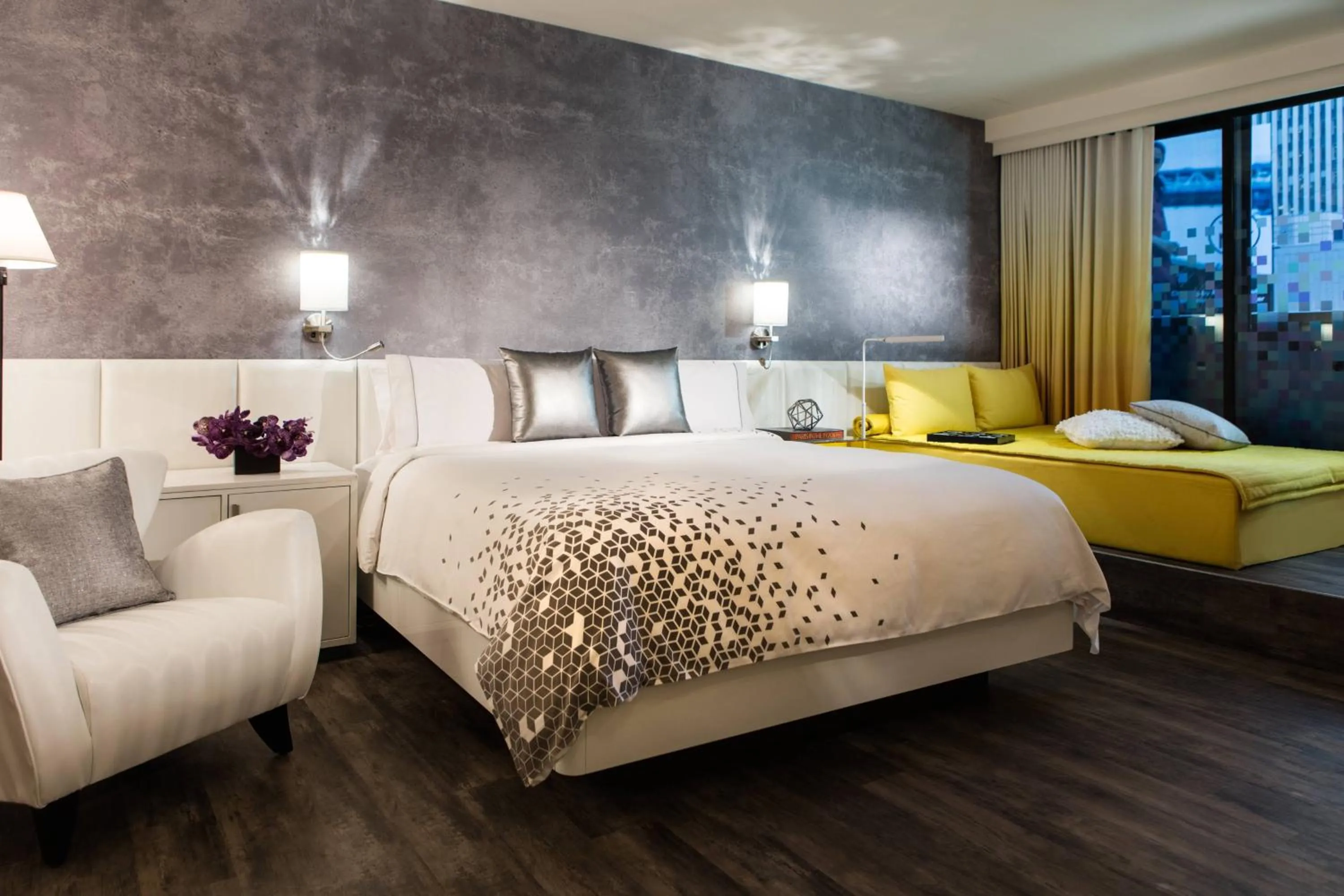 Lounge or bar, Bed in Renaissance New York Times Square by Marriott