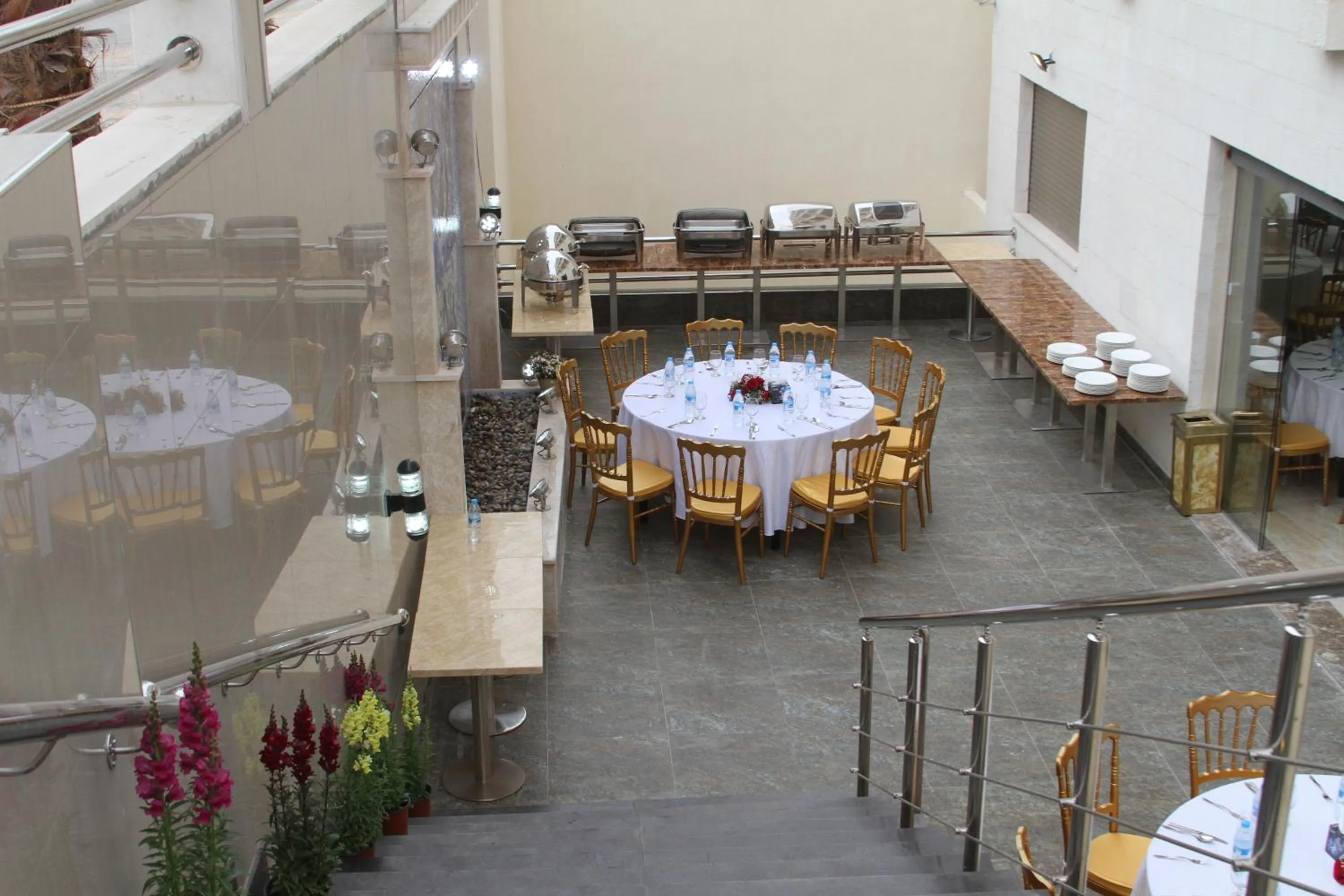 Restaurant/places to eat in Aljamal Hotel