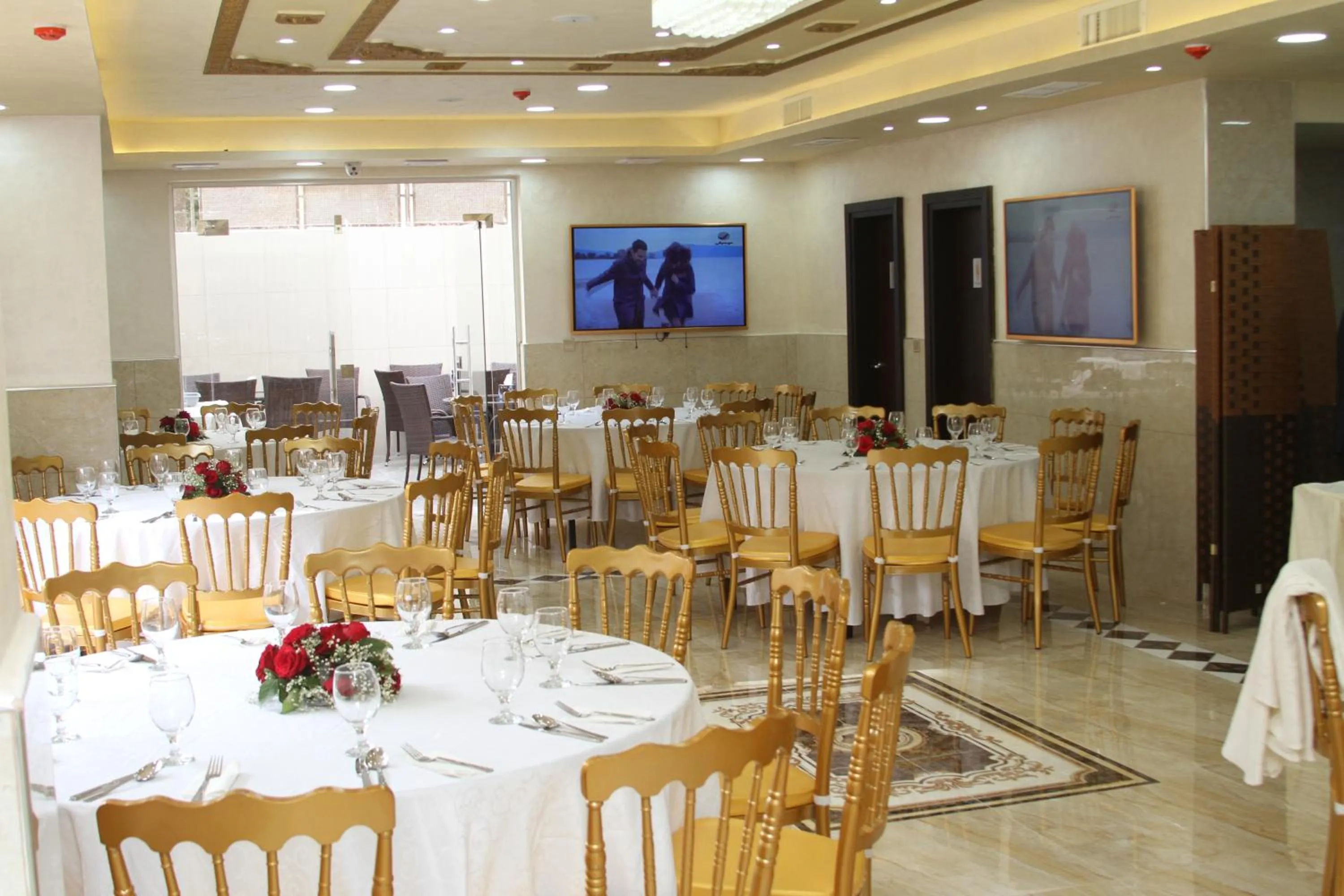 Restaurant/places to eat in Aljamal Hotel