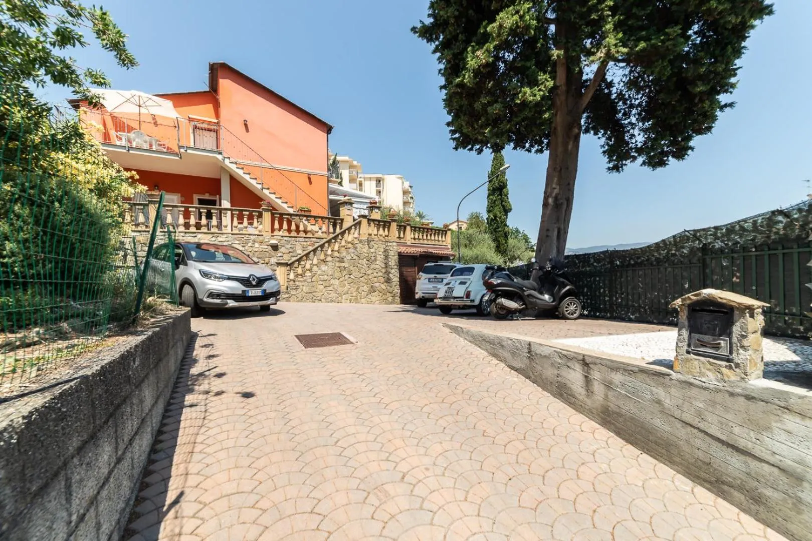 Property building in Il Viaggio