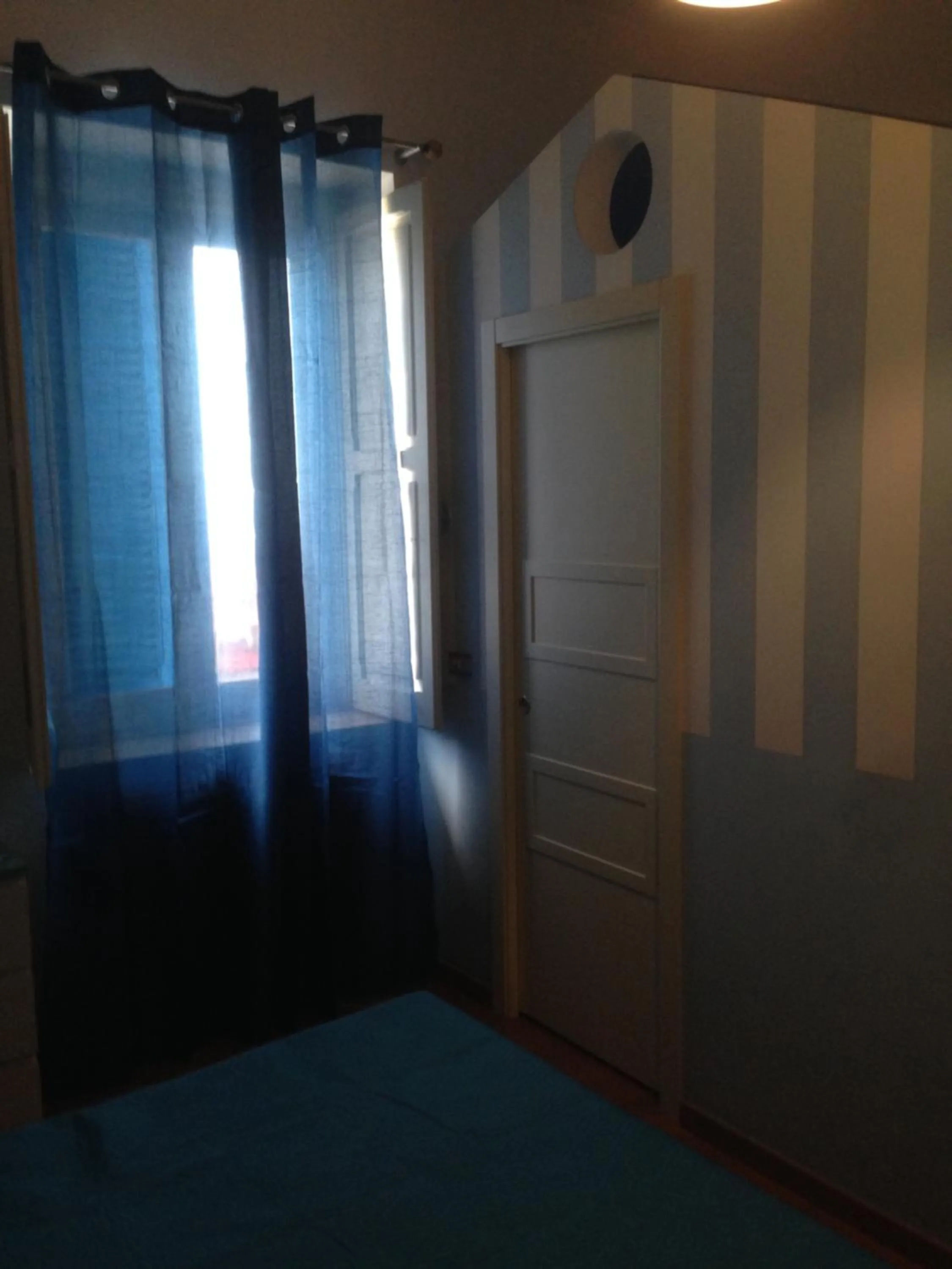 Bathroom, Bed in Margheritamare