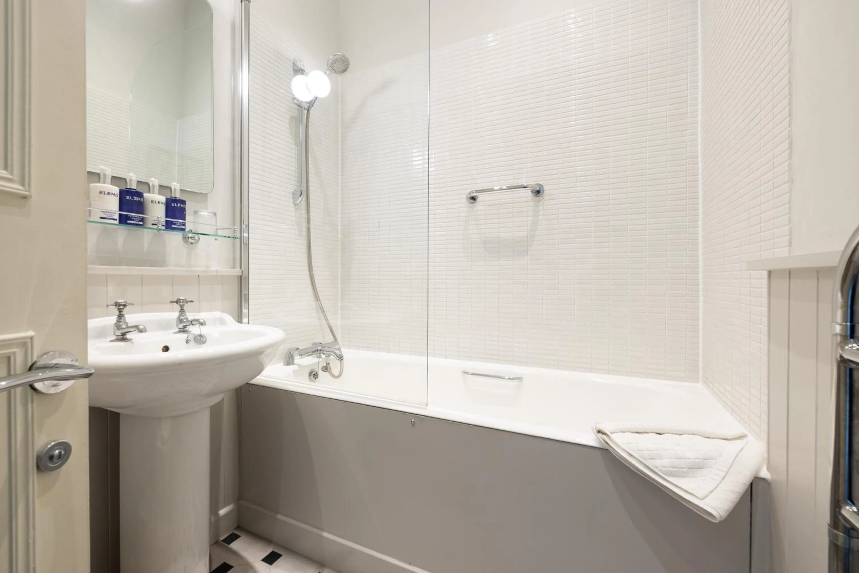 Bathroom in Polurrian on the Lizard