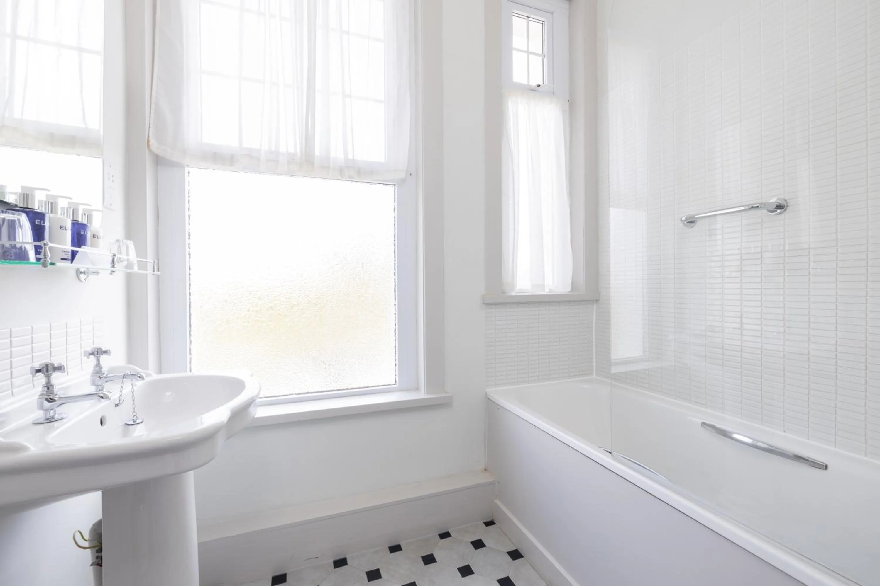 Bathroom in Polurrian on the Lizard