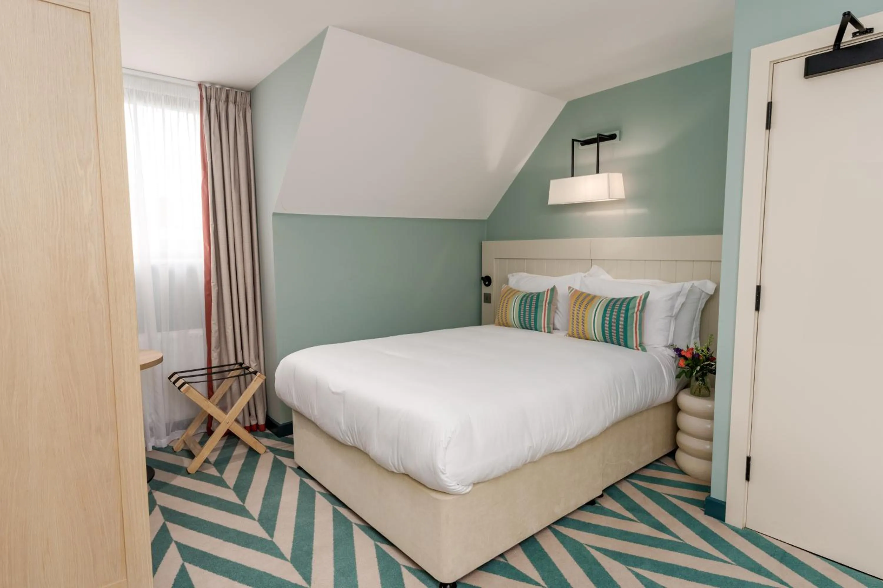 Bedroom, Bed in The Relais Cooden Beach and Spa