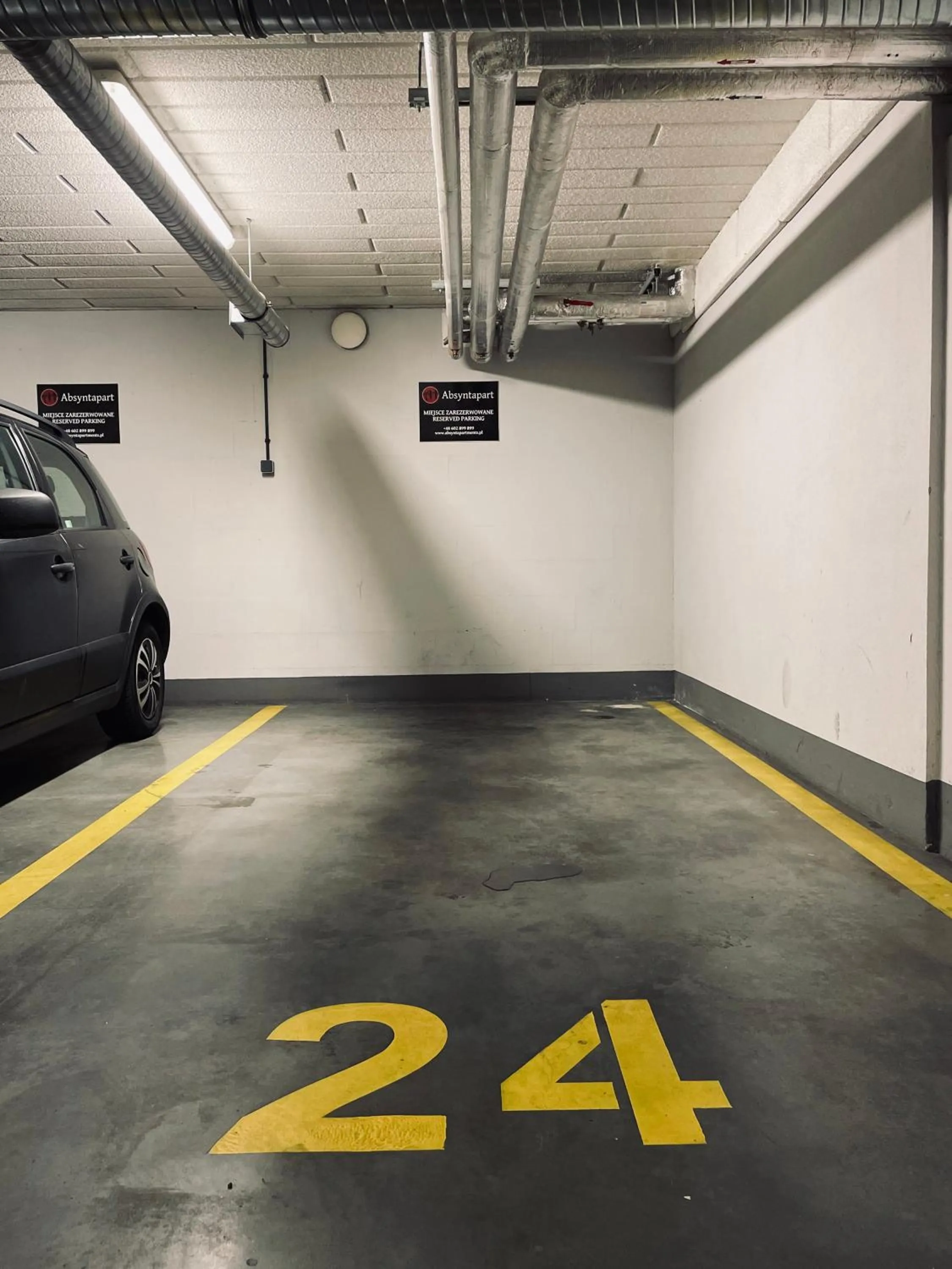 Parking in Apartment Dąbrowskiego by The Railway Station Wroclaw