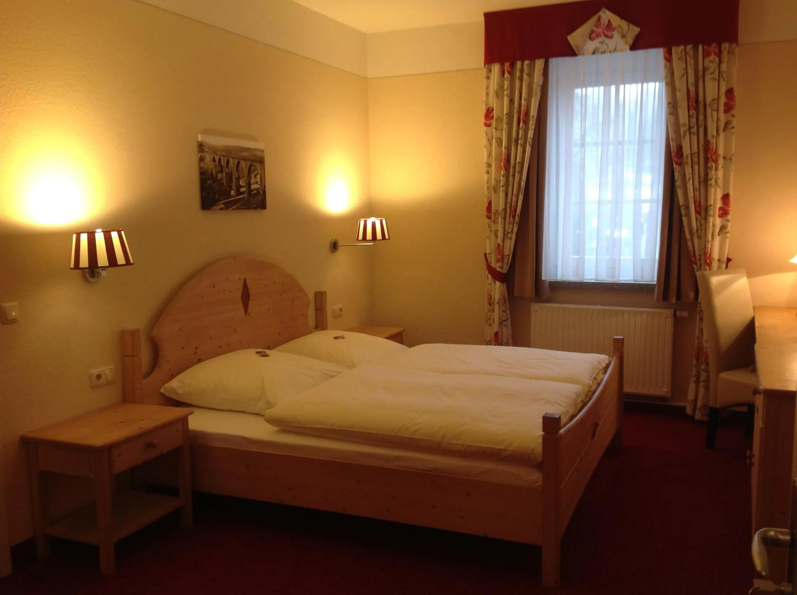 Bed in bei Zwillings Hotel & Restaurant