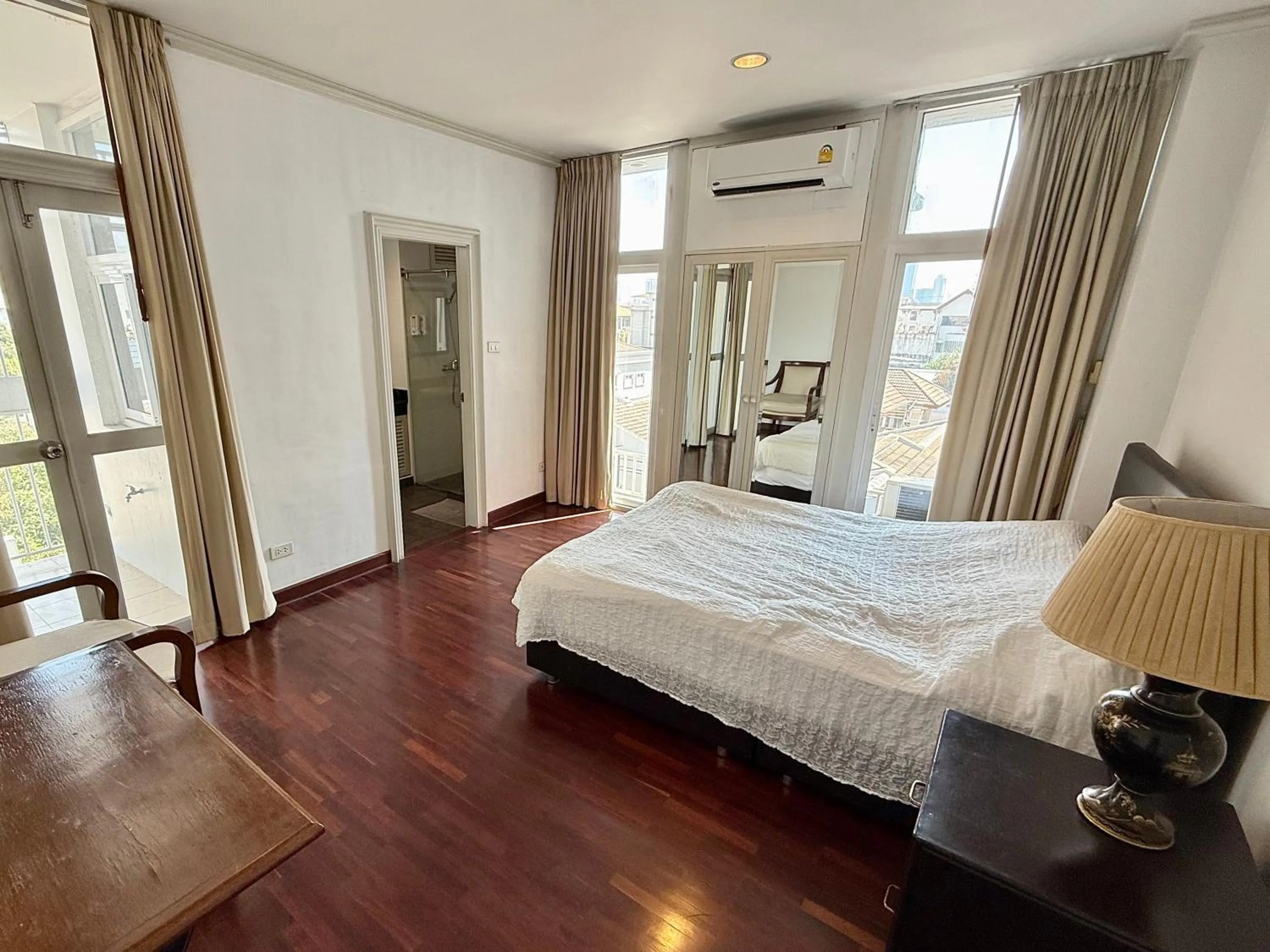 Two-Bedroom Apartment in Samsen Suites Spacious 2BR Contemporary Thai Style