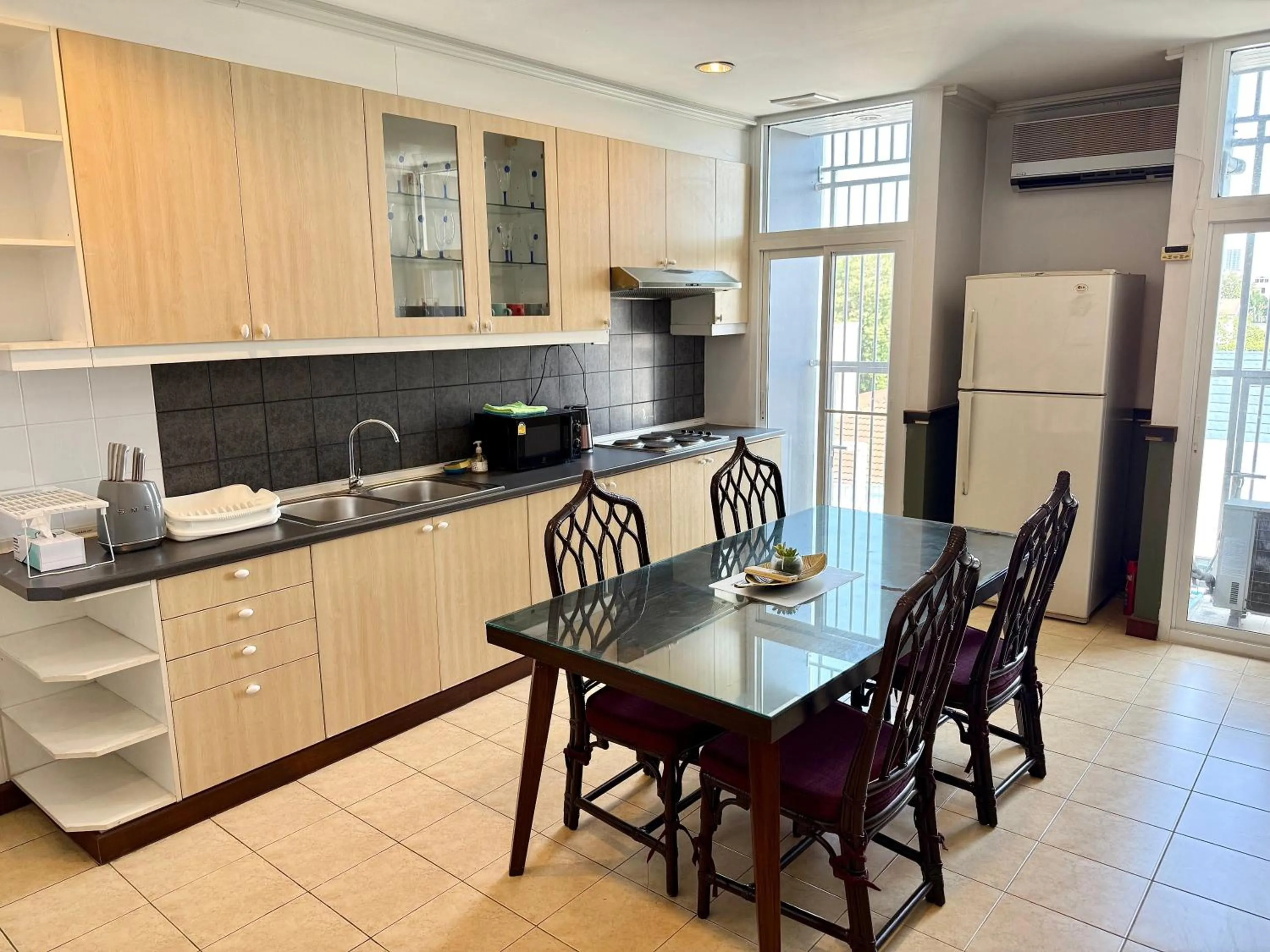 Two-Bedroom Apartment in Samsen Suites Spacious 2BR Contemporary Thai Style