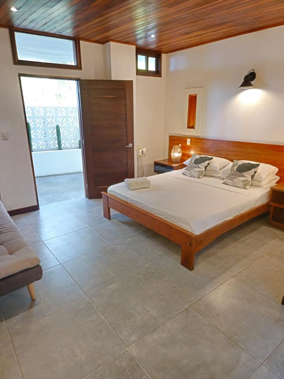 Shower, Bed in Makao Beach Hotel