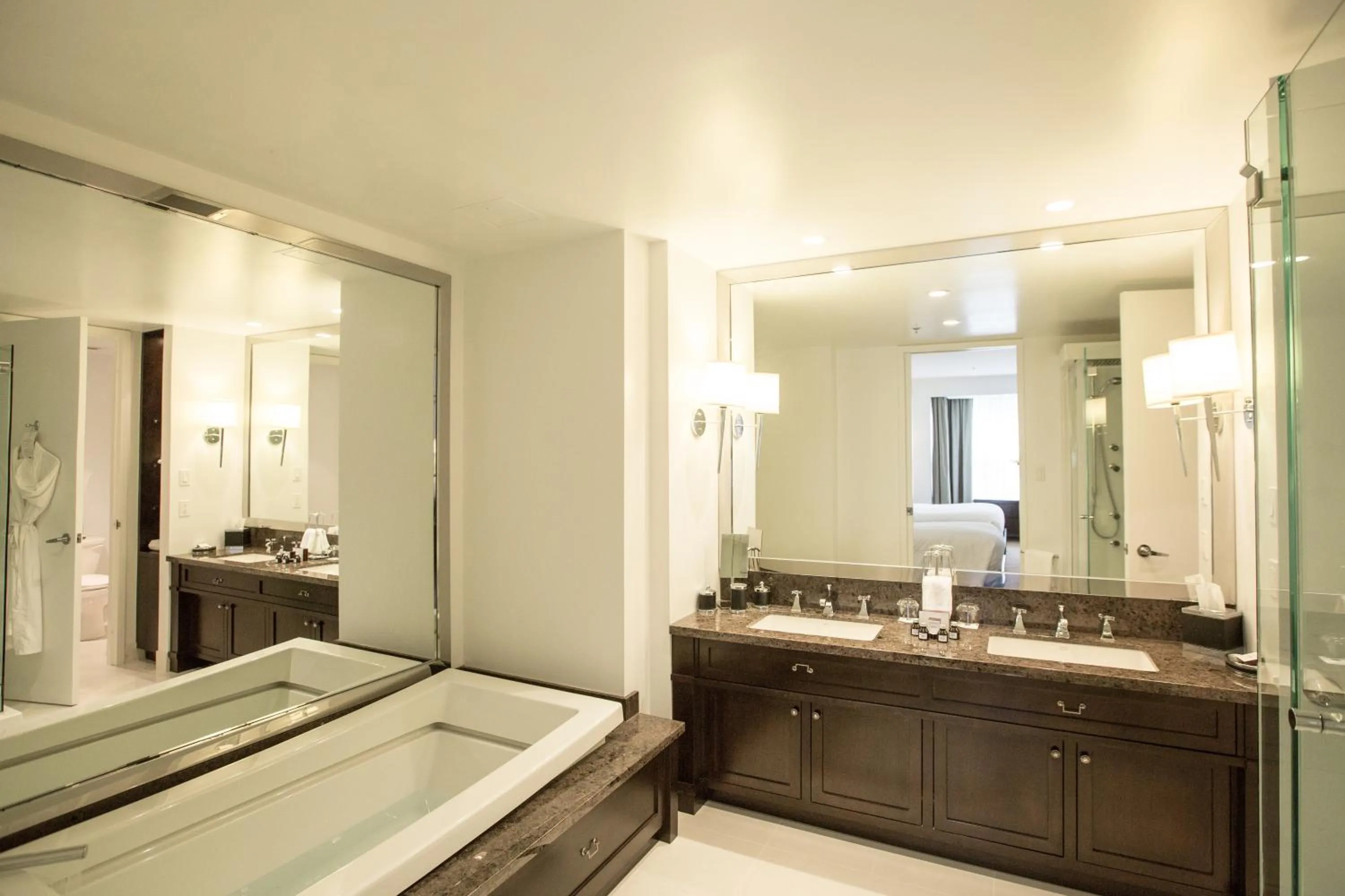 Shower, Bed in Hôtel Le Bonne Entente