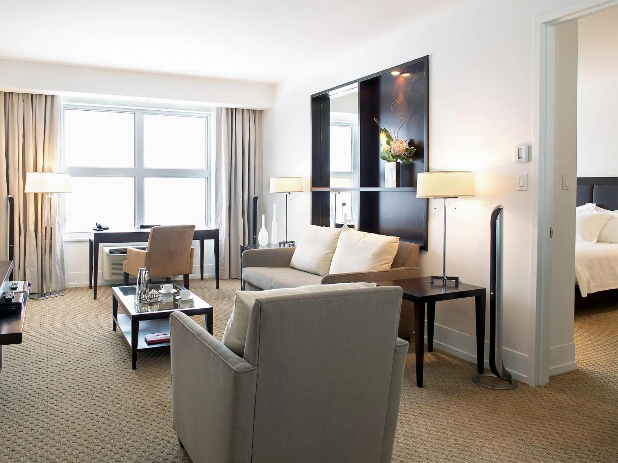 Living room, Bed in Hôtel Le Bonne Entente