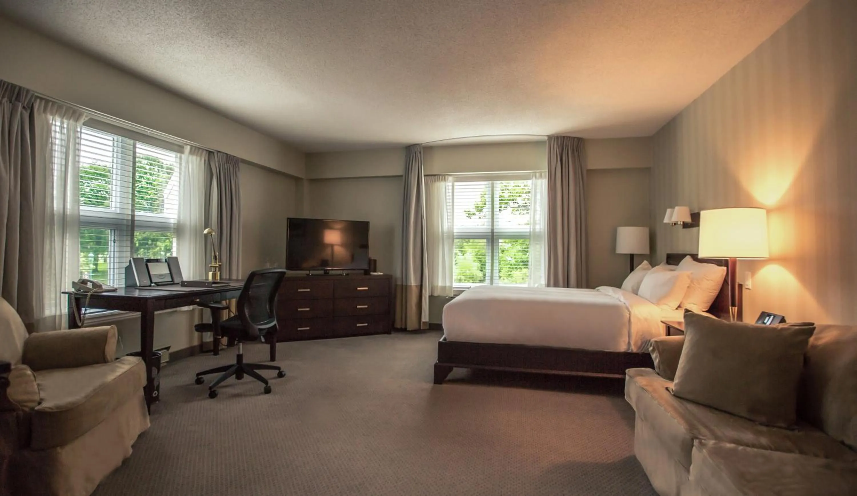 TV and multimedia, Bed in Hôtel Le Bonne Entente