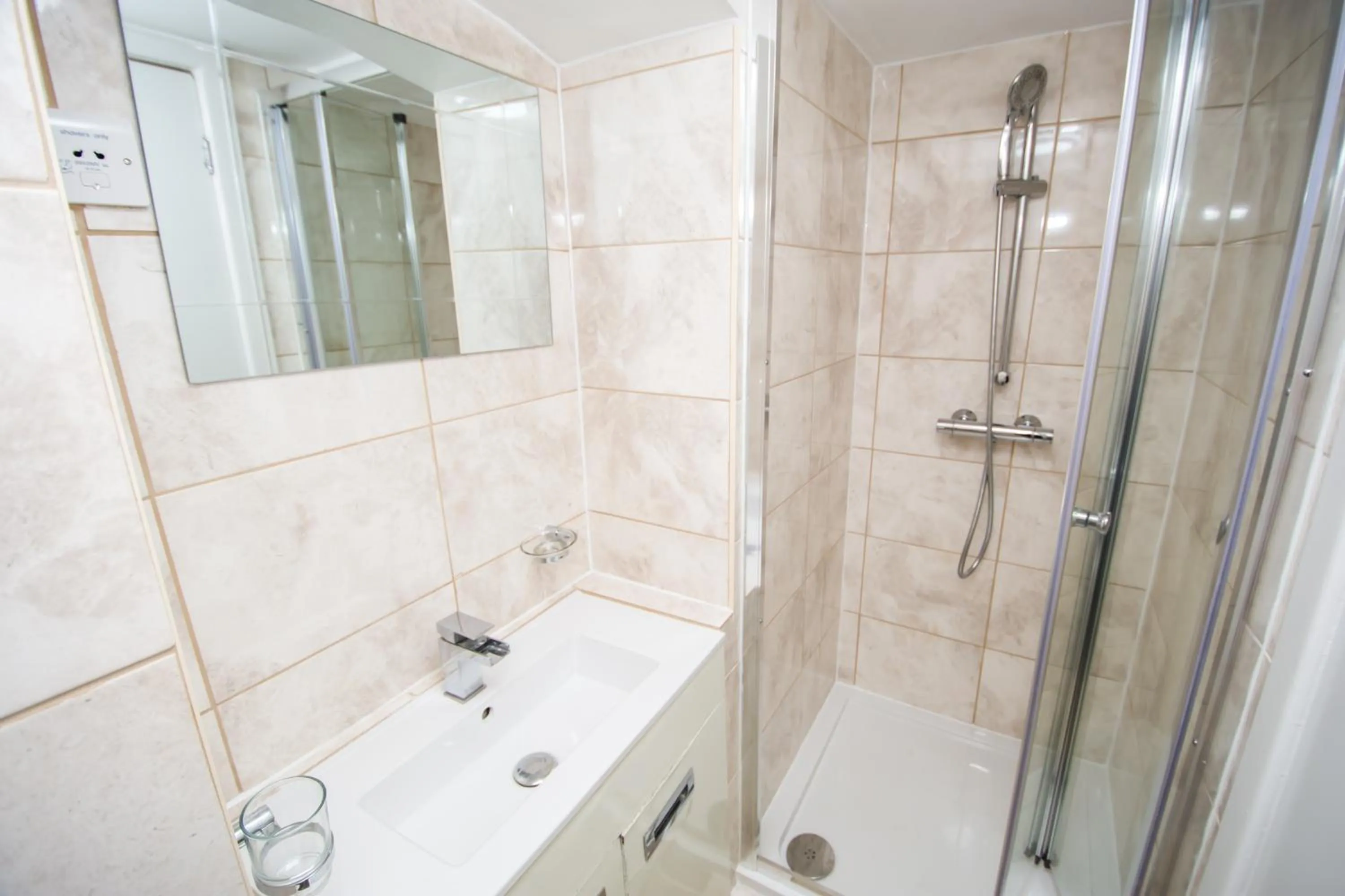 Shower in NormanHurst Hotel