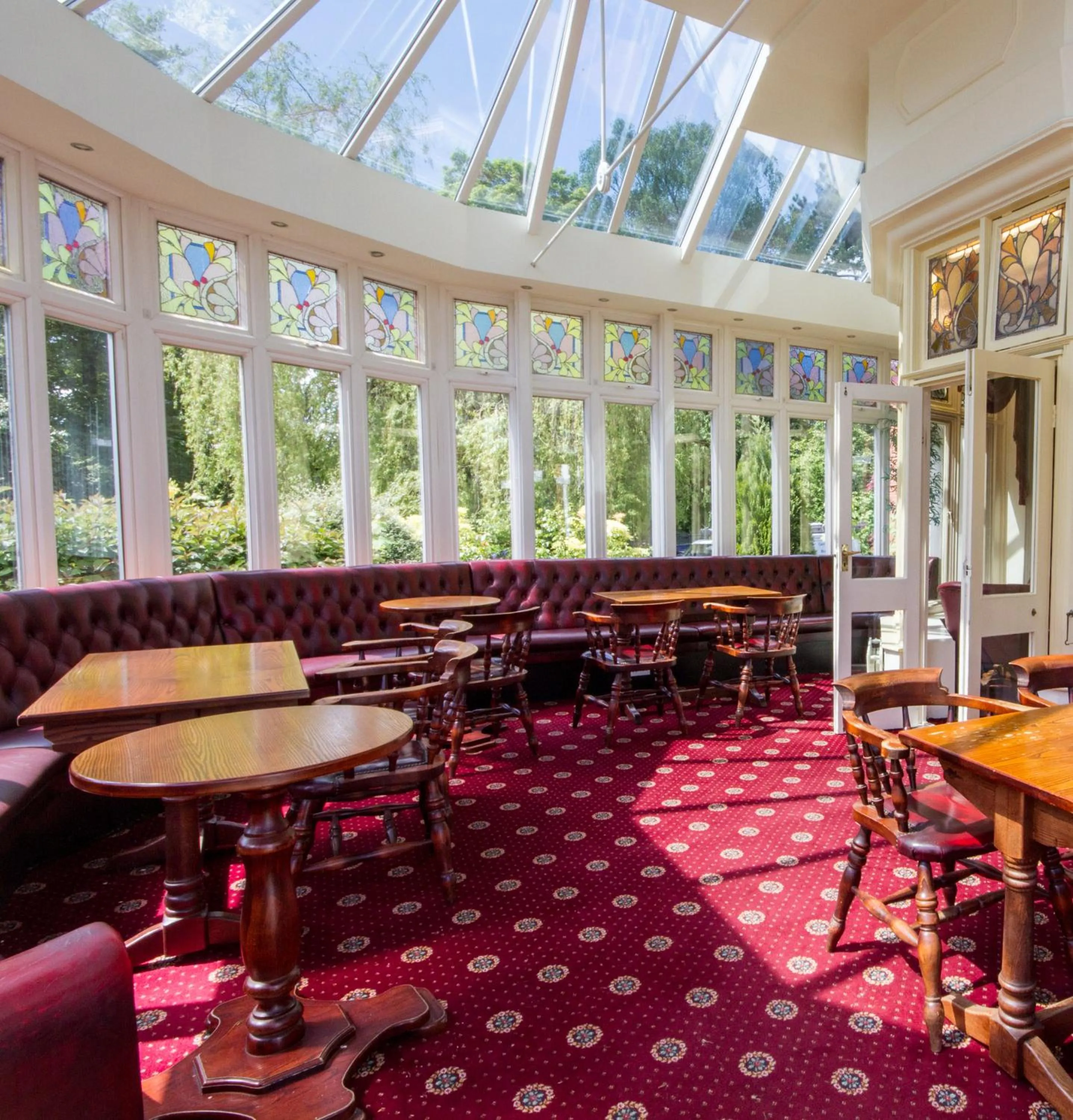 Lounge or bar in NormanHurst Hotel