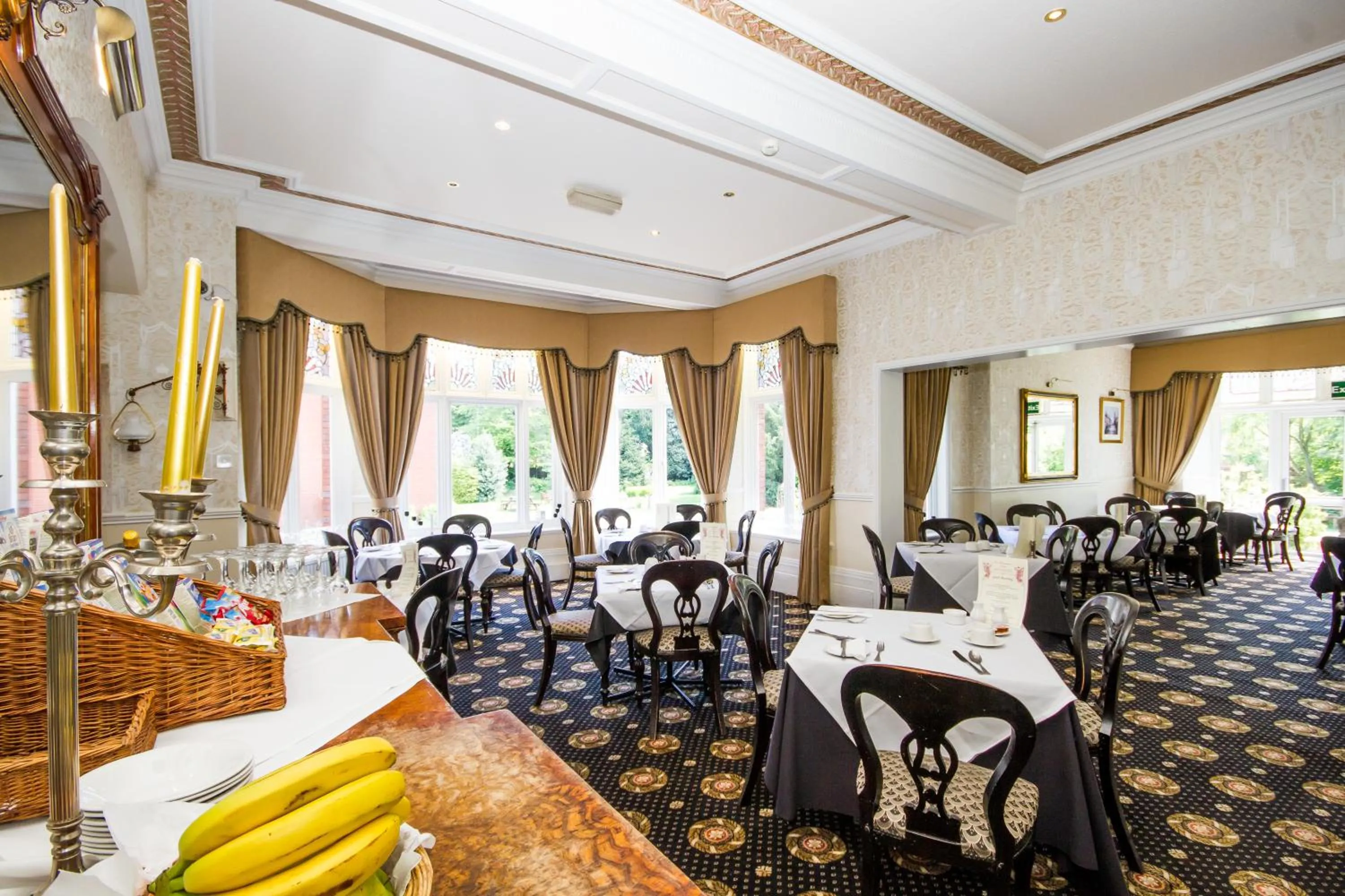 Restaurant/places to eat in NormanHurst Hotel
