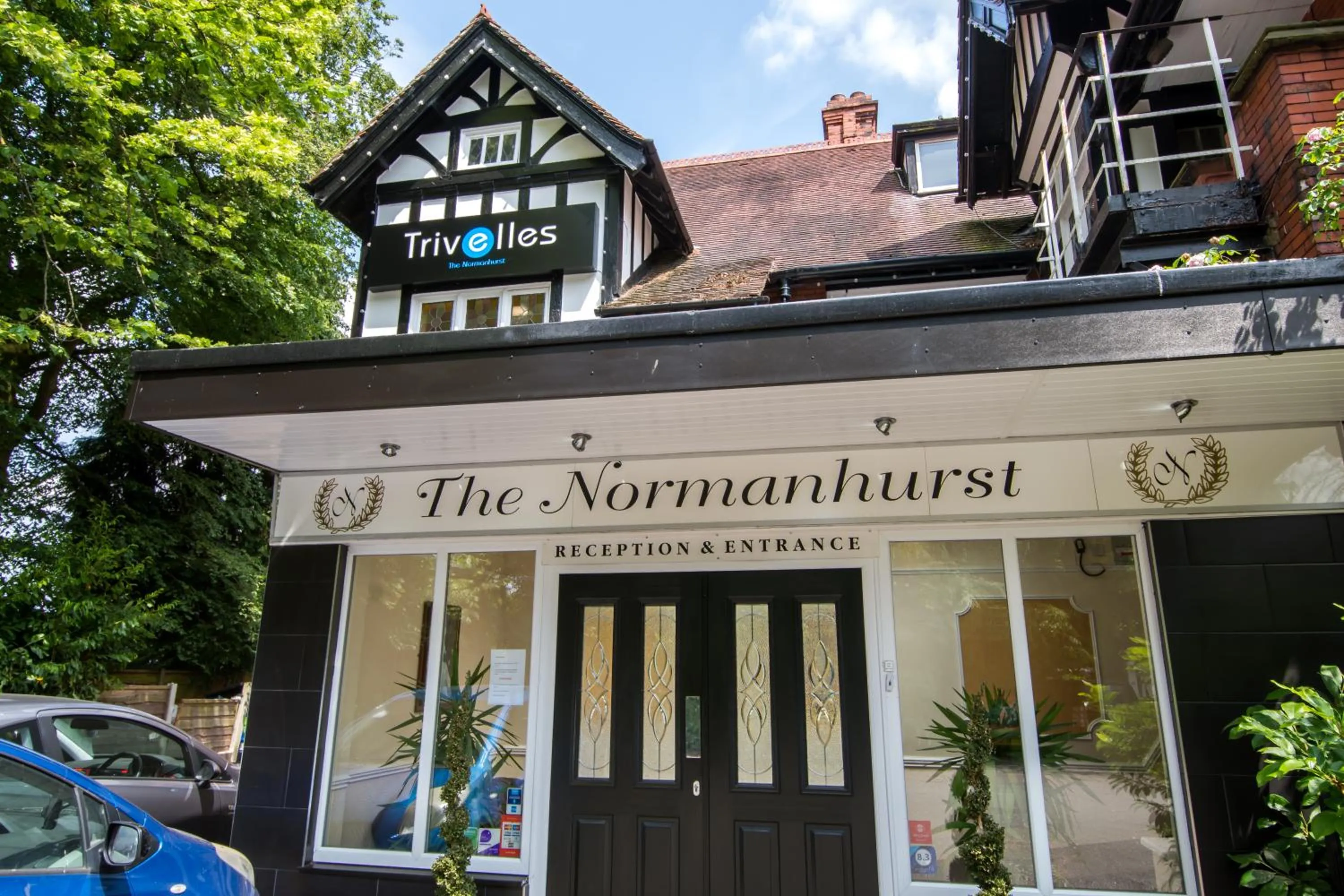 Facade/entrance in NormanHurst Hotel