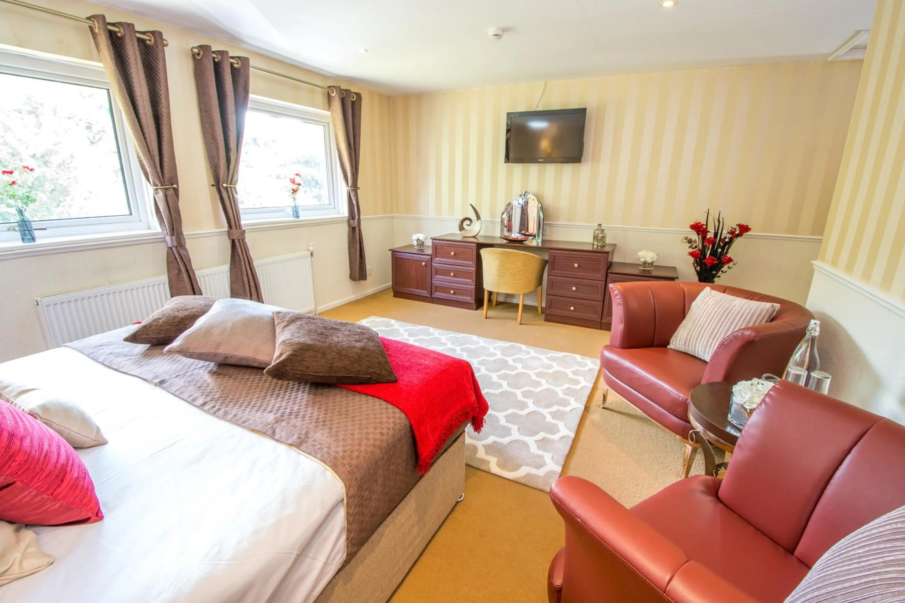 Bedroom, Bed in NormanHurst Hotel