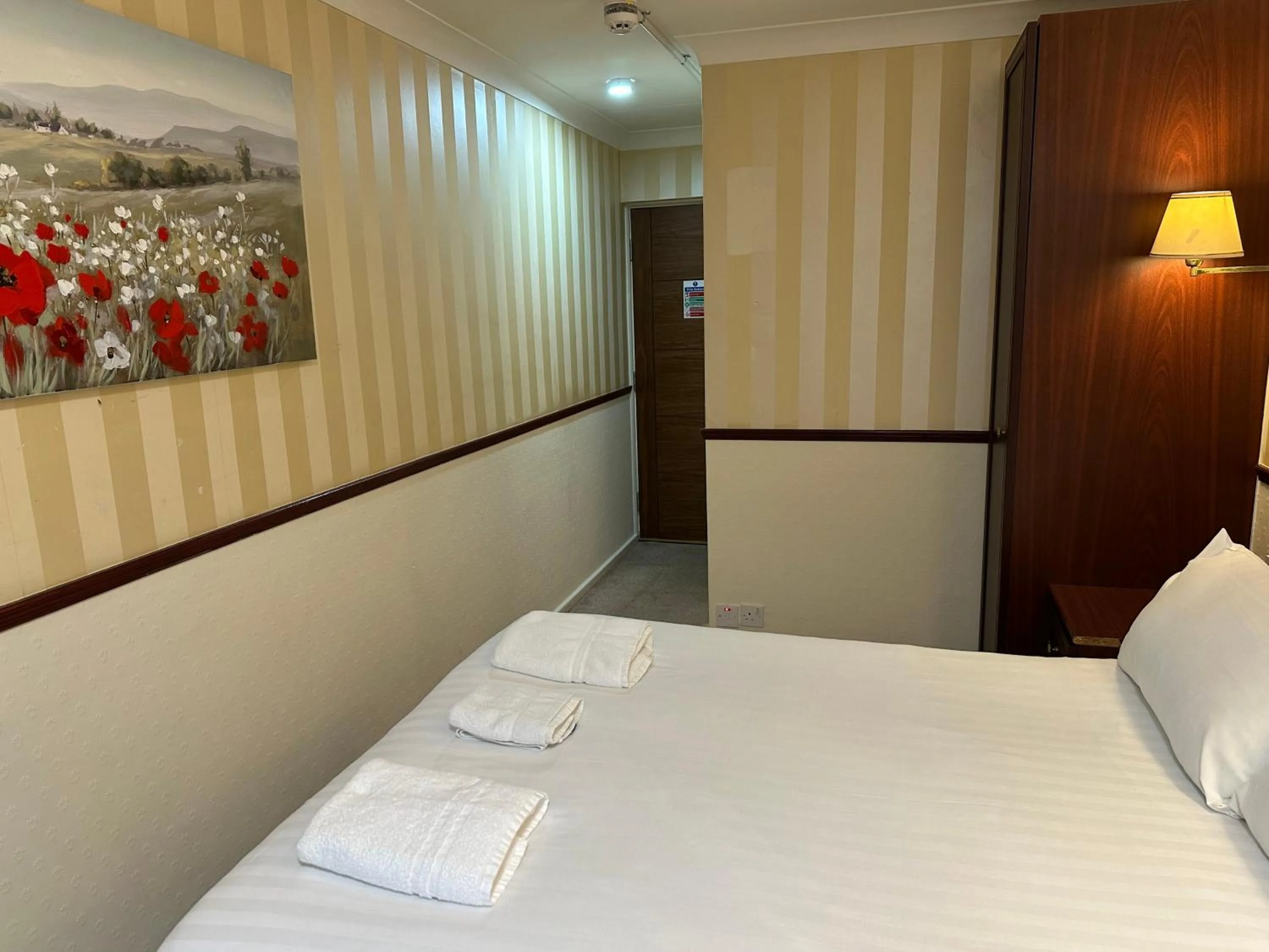 Bed in NormanHurst Hotel