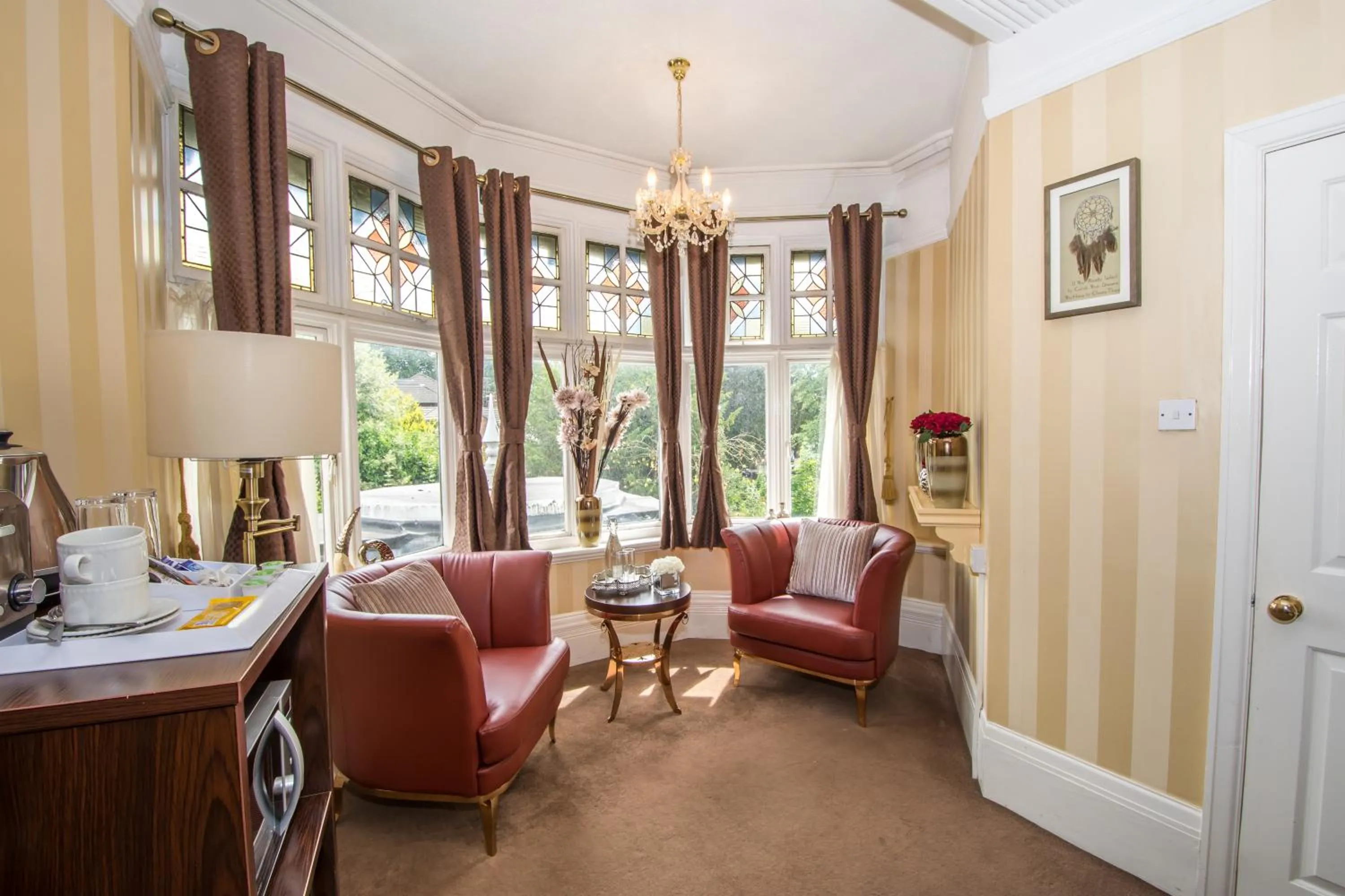 Seating area in NormanHurst Hotel