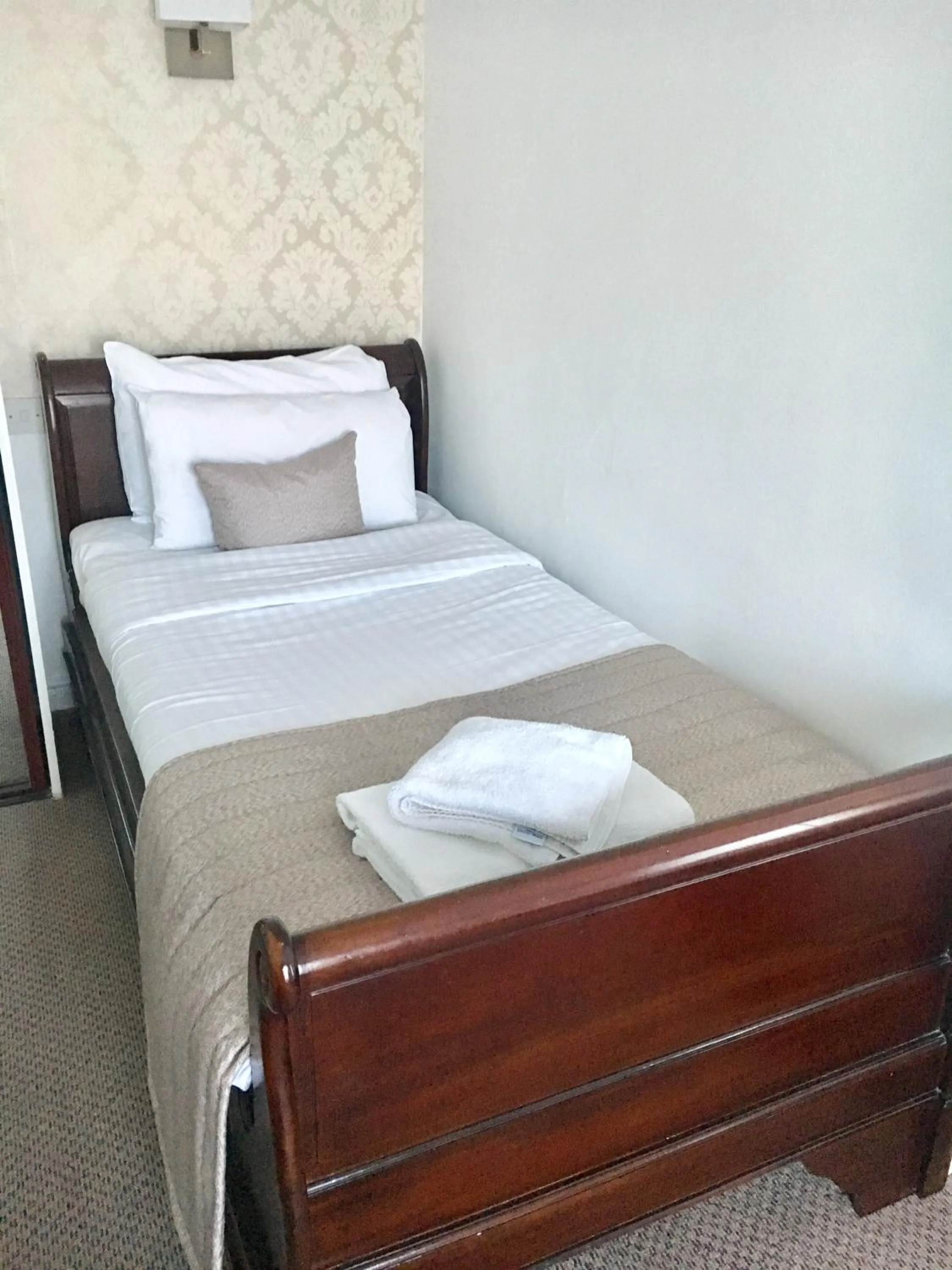 Bed in Normanton Park Hotel, Sure Hotel Collection by Best Western