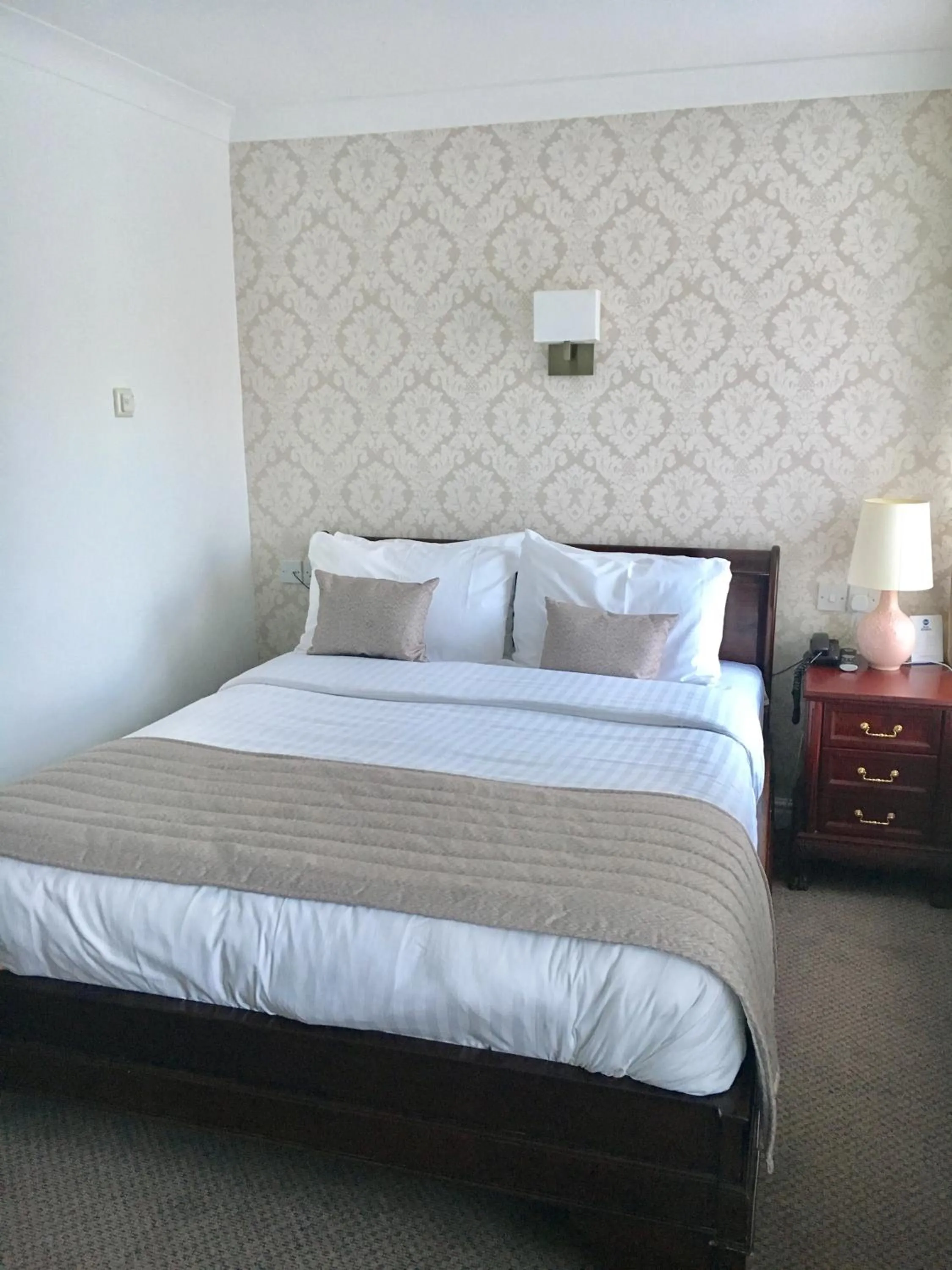 Bed in Normanton Park Hotel, Sure Hotel Collection by Best Western