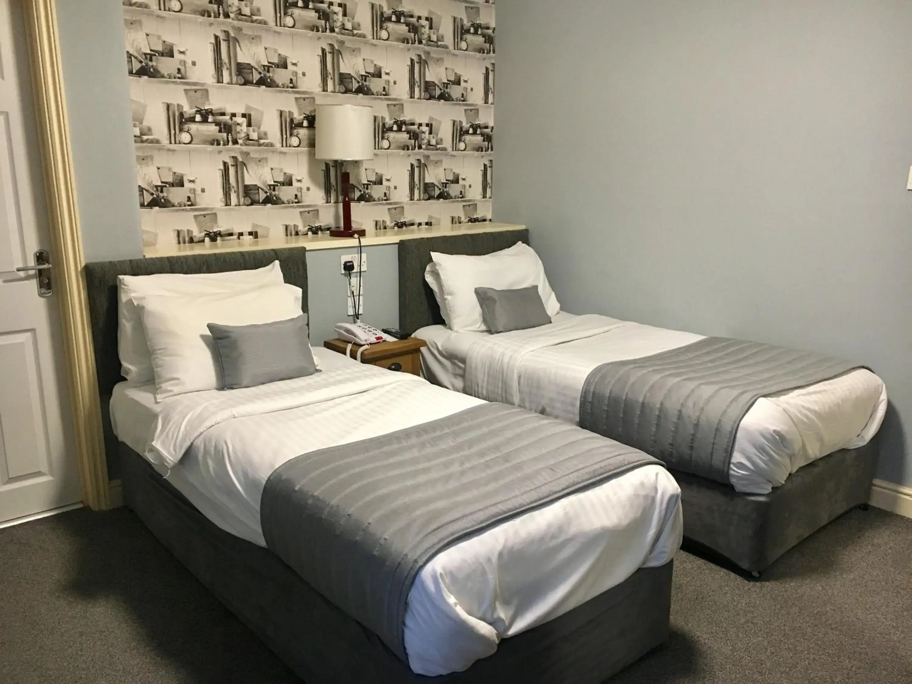 Standard Twin Room in Normanton Park Hotel, Sure Hotel Collection by Best Western Standard Twin Room in Normanton Park Hotel, Sure Hotel Collection by Best Western