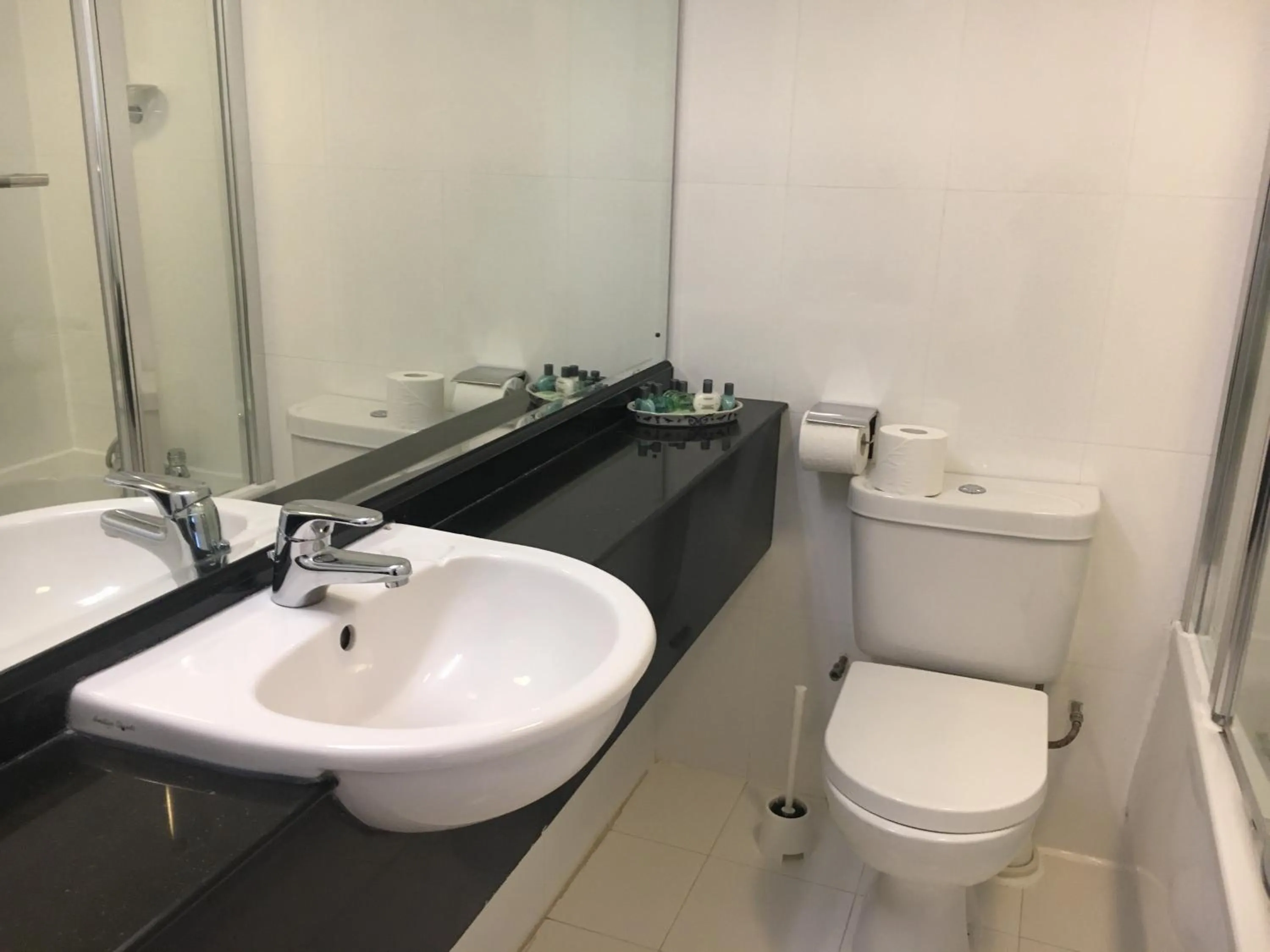 Toilet in Normanton Park Hotel, Sure Hotel Collection by Best Western