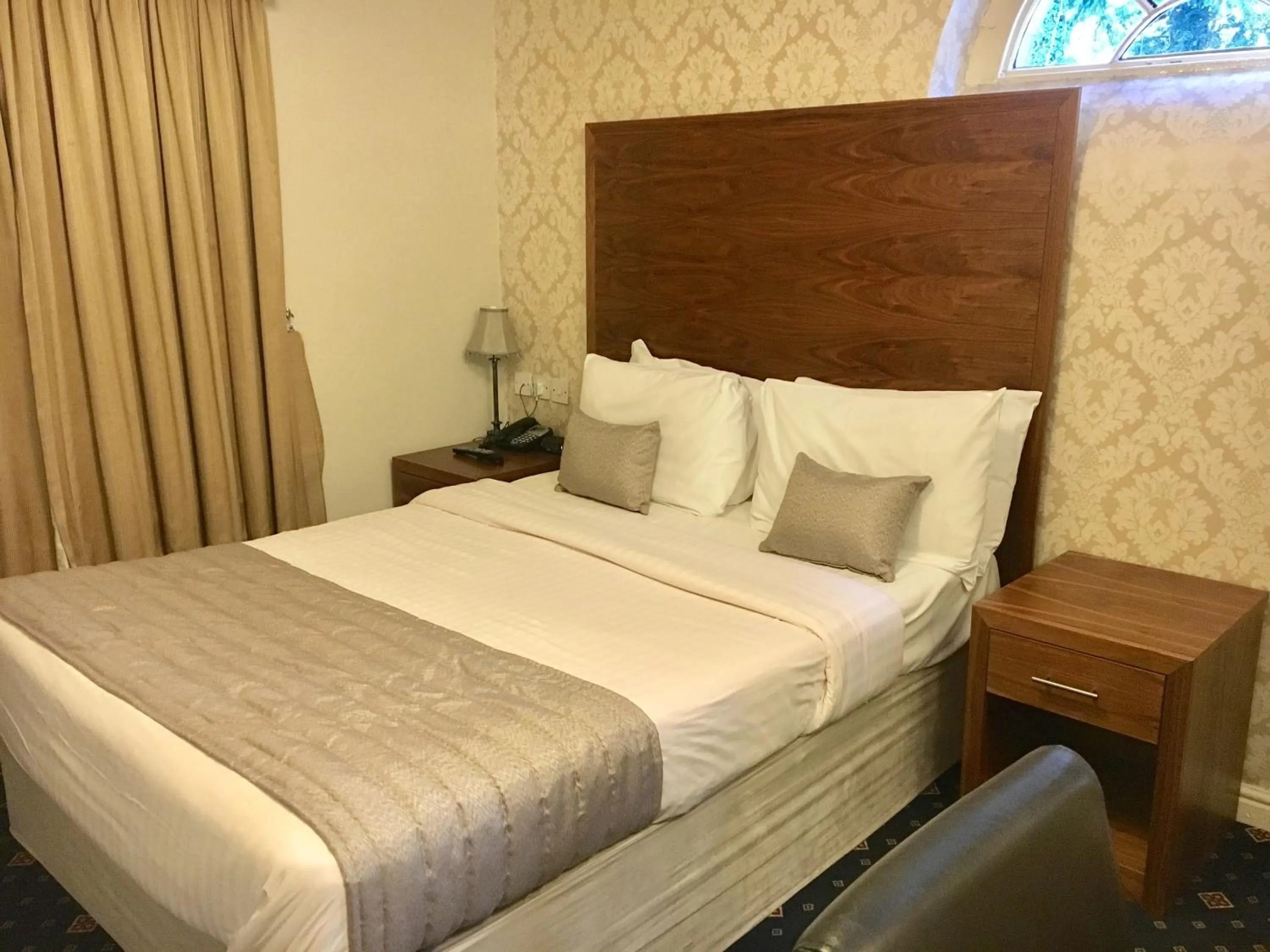 Bed in Normanton Park Hotel, Sure Hotel Collection by Best Western