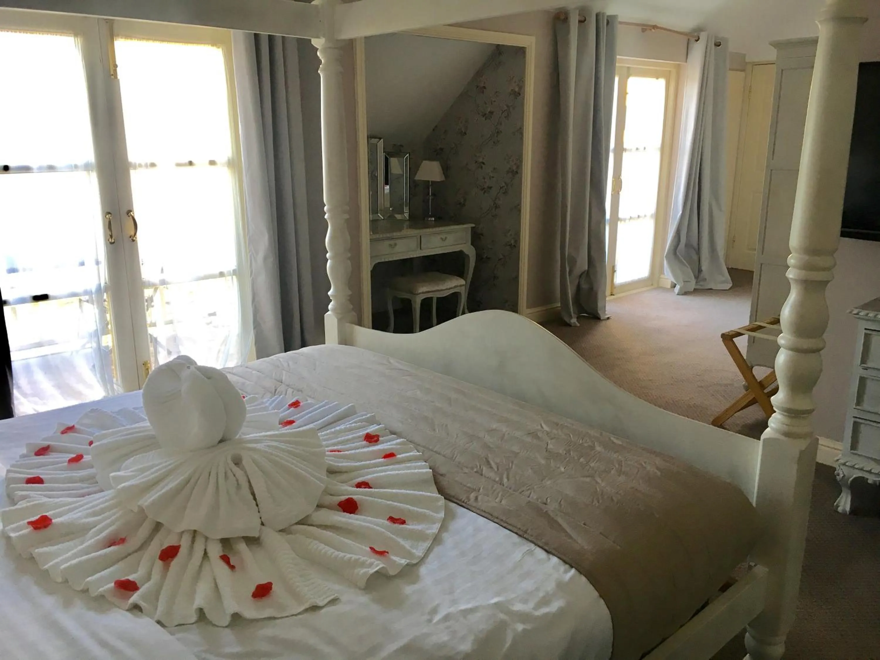 Balcony/Terrace, Bed in Normanton Park Hotel, Sure Hotel Collection by Best Western