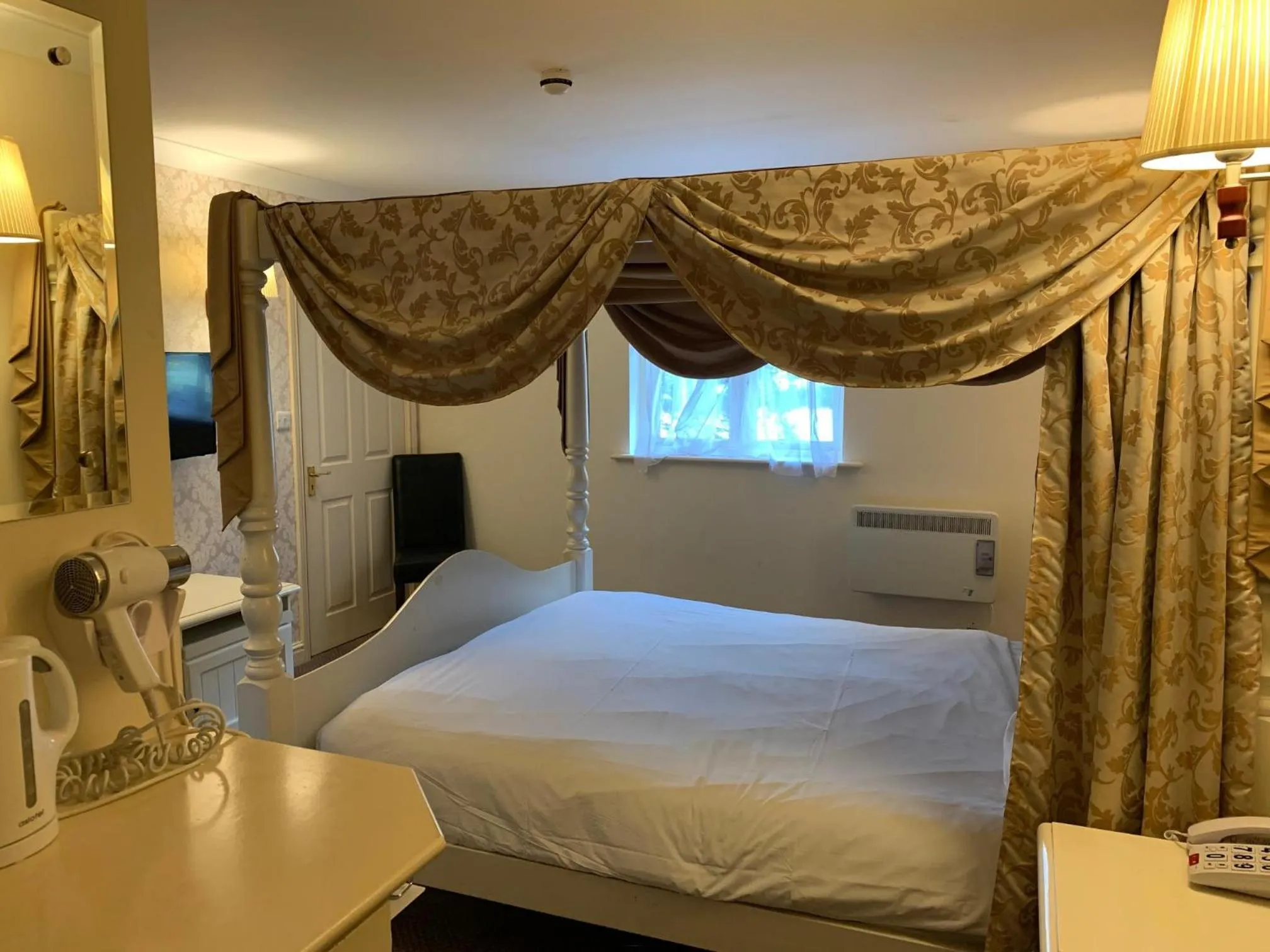 Bed in Normanton Park Hotel, Sure Hotel Collection by Best Western