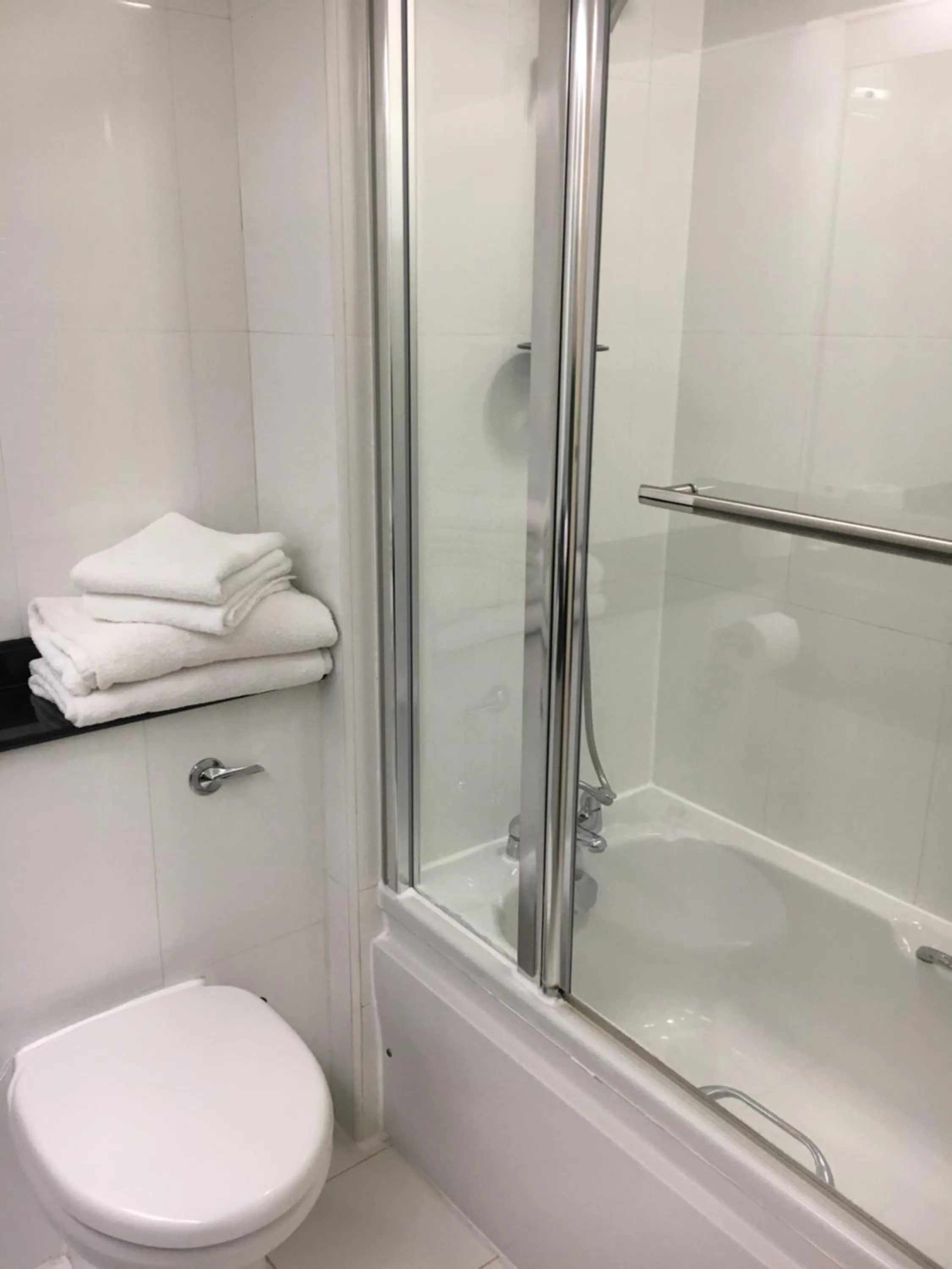 Toilet in Normanton Park Hotel, Sure Hotel Collection by Best Western