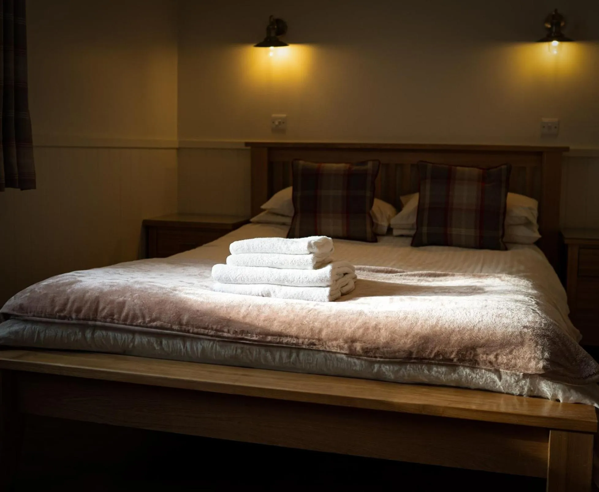 Bedroom, Bed in The Black Horse Inn